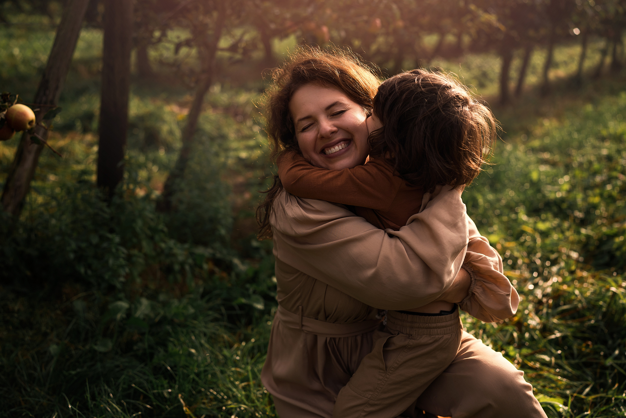 Apple Harvest. Family, Lifestyle and Portrait photograher in Trier, Germany