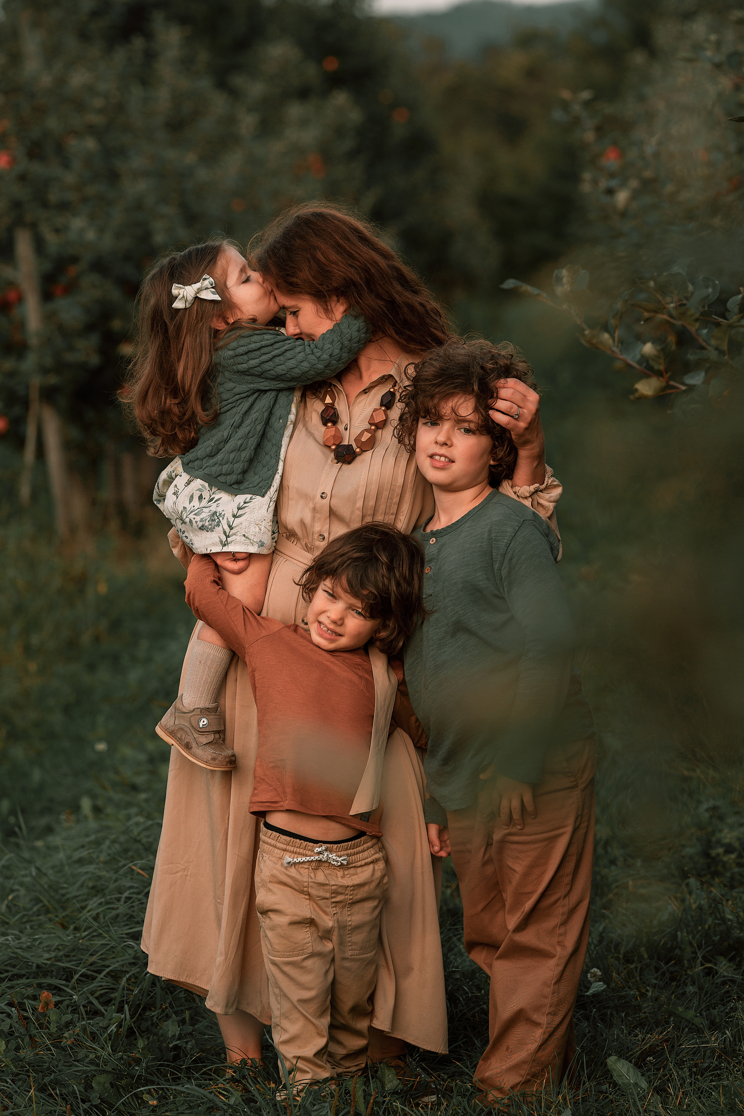 Apple Harvest. Family, Lifestyle and Portrait photograher in Trier, Germany