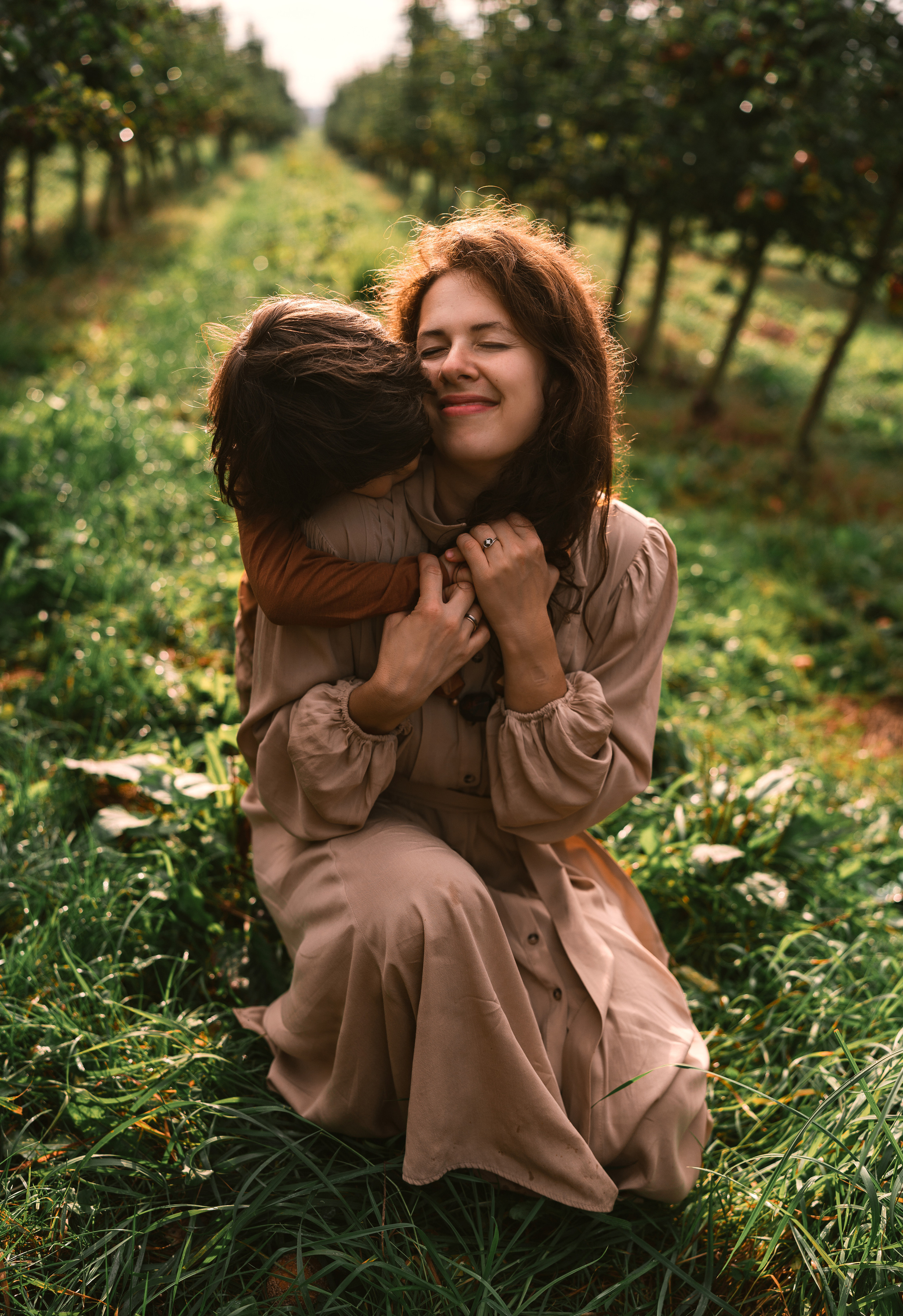 Apple Harvest. Family, Lifestyle and Portrait photograher in Trier, Germany