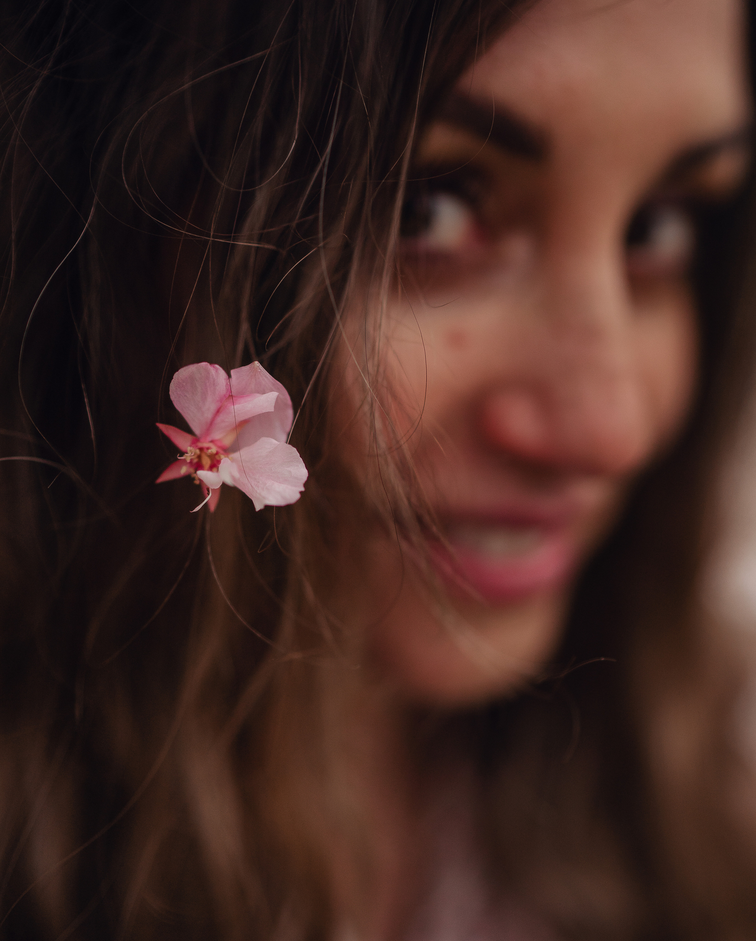 Ольга в цветущей сакуре. Семейный, детский и женский фотограф в Германии, Трире