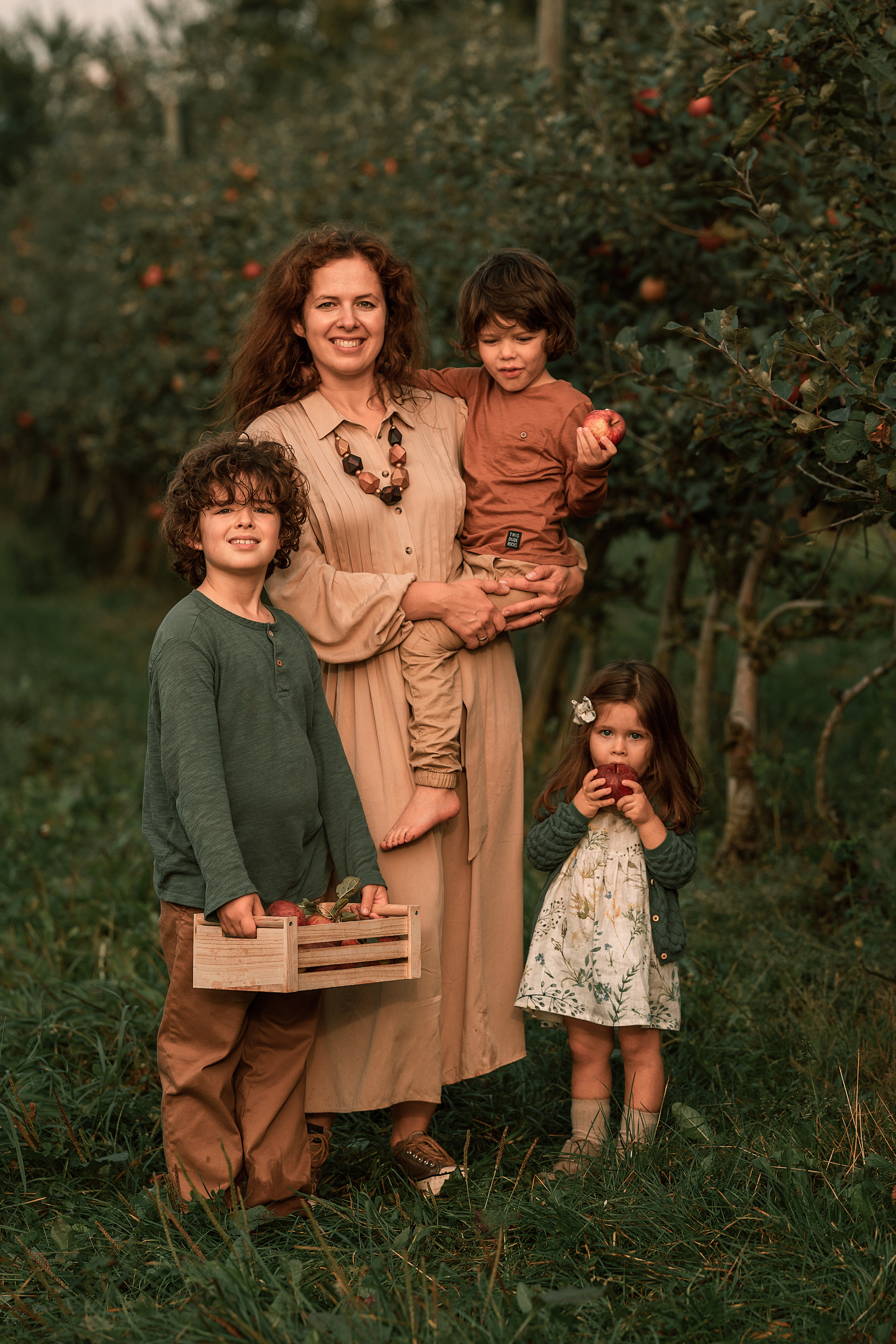 Apple Harvest. Family, Lifestyle and Portrait photograher in Trier, Germany