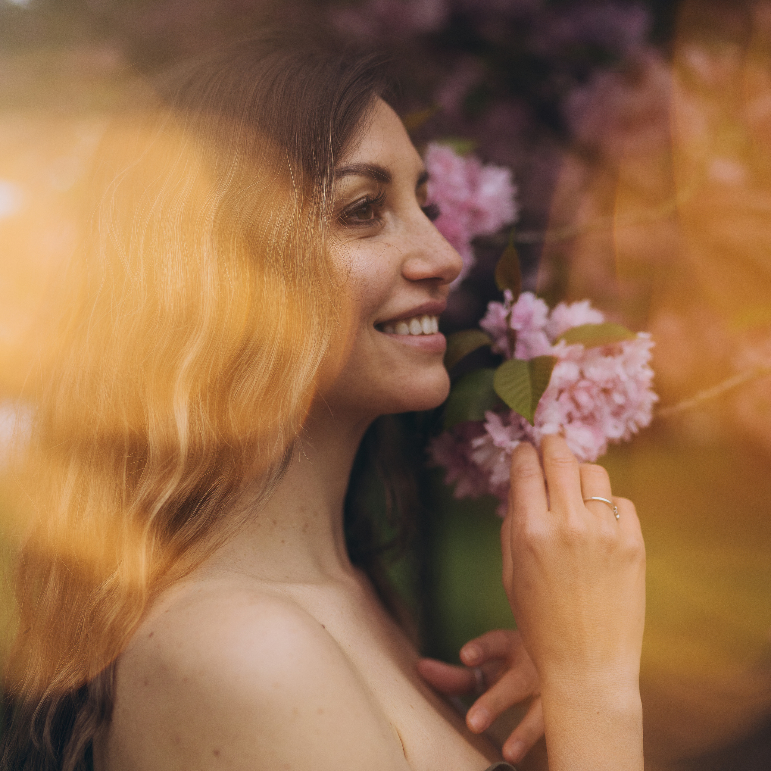 Ольга в цветущей сакуре. Семейный, детский и женский фотограф в Германии, Трире