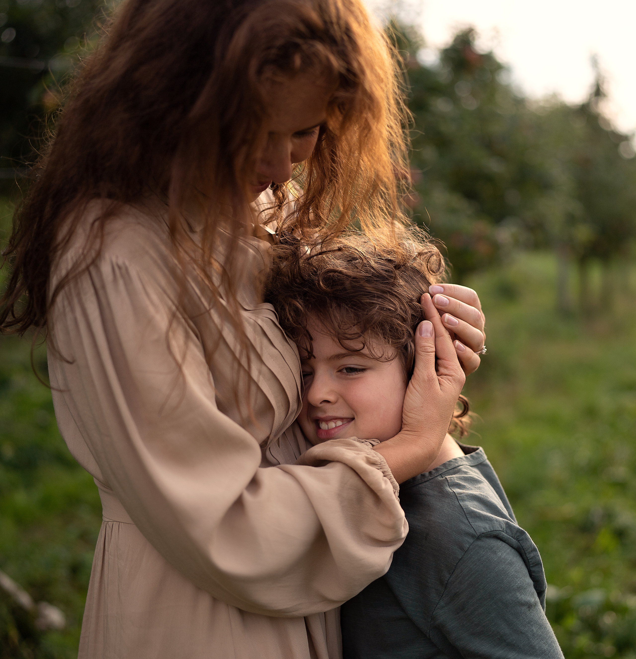 Apple Harvest. Family, Lifestyle and Portrait photograher in Trier, Germany