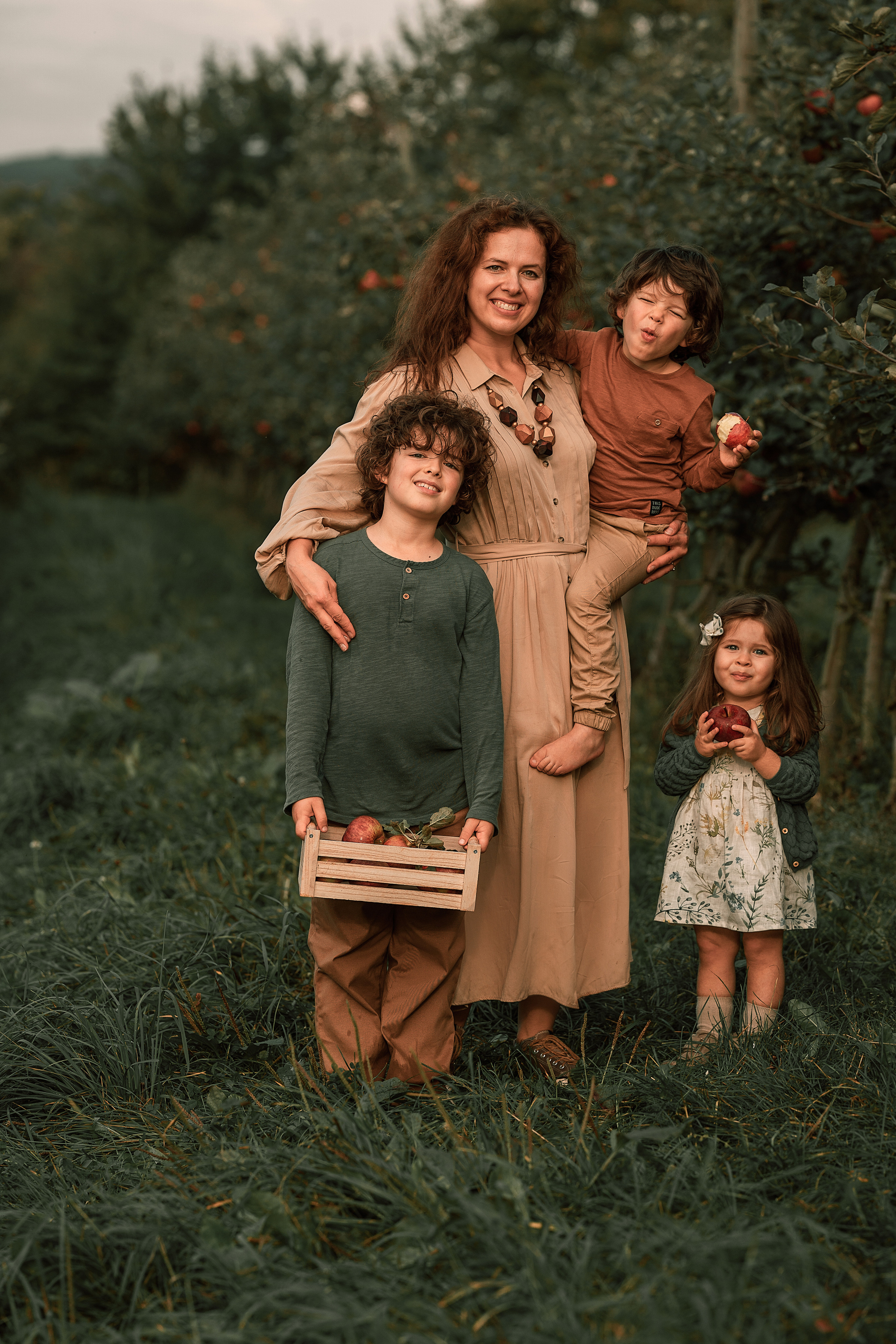 Apple Harvest. Family, Lifestyle and Portrait photograher in Trier, Germany