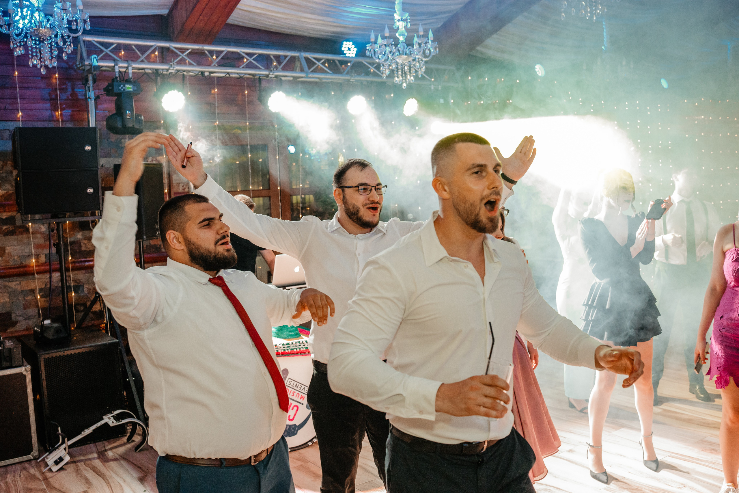 Fotograf de nunta Bacau. Nunta la Havana. Nunta in Targu Ocna. Foto-video nunta Bacau 