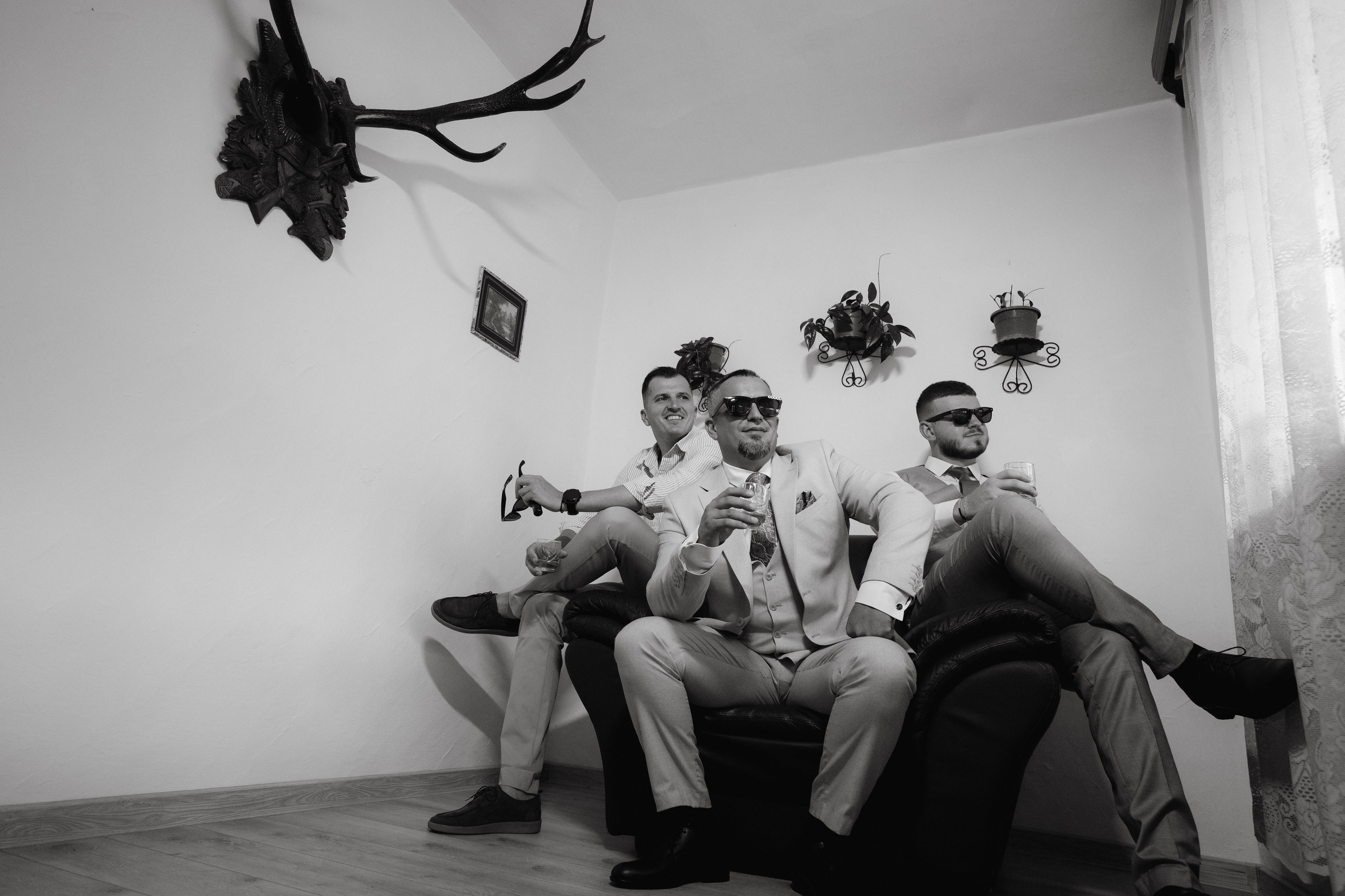 Documentary Weddings. Adrian Aioanei — Fotograf profesionist de nuntă în Iași, Suceava și București. Specializat în evenimente, portrete și fine art