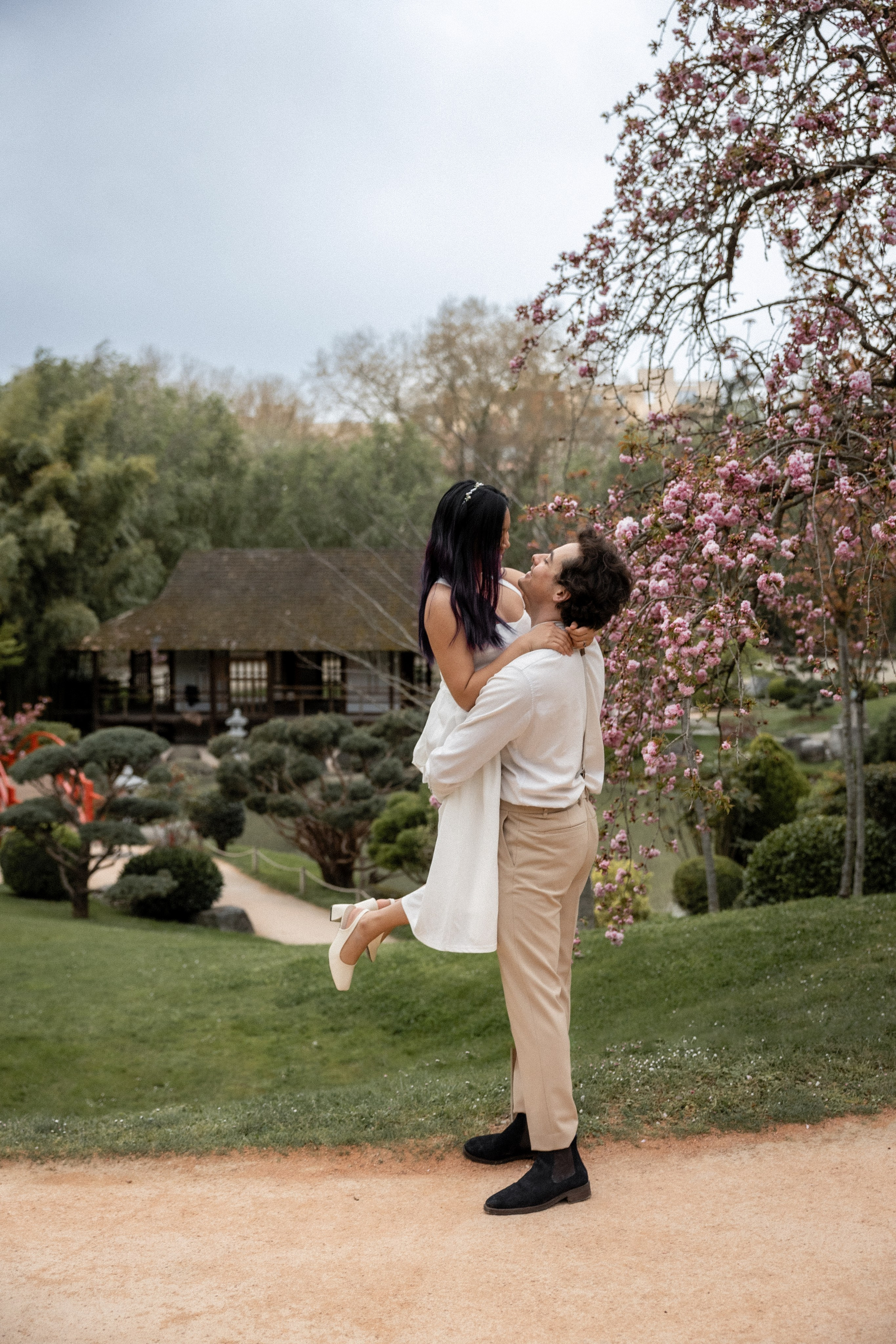 Photoshoot in the blooming Japanese Garden of Toulouse. Eugénie Smirnova — Photographe à Toulouse et dans le Sud-Ouest