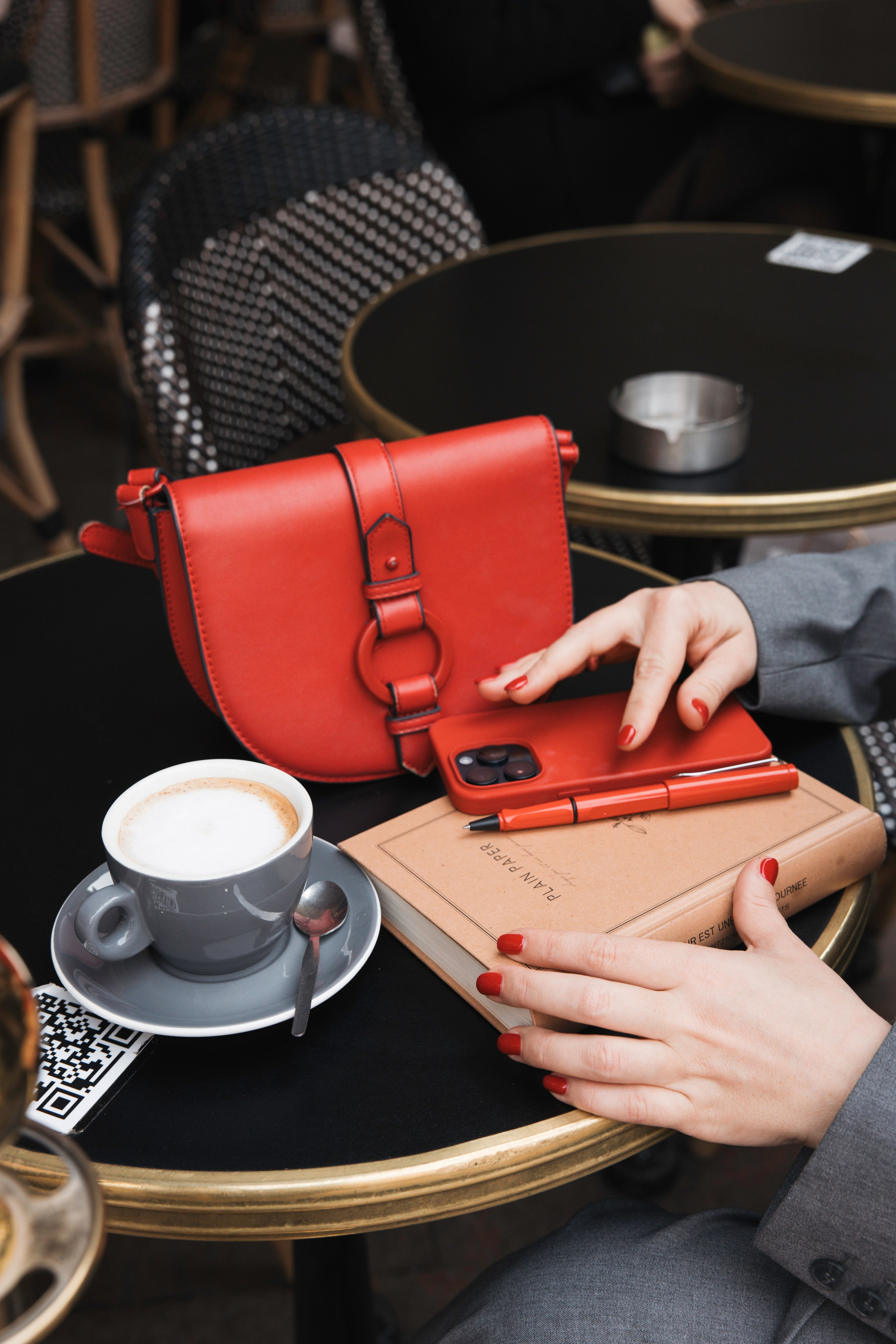 Personal Brand photoshoot in Toulouse. Eugenie Smirnova — wedding, corporate and lifestyle photographer in Toulouse and Southwest France