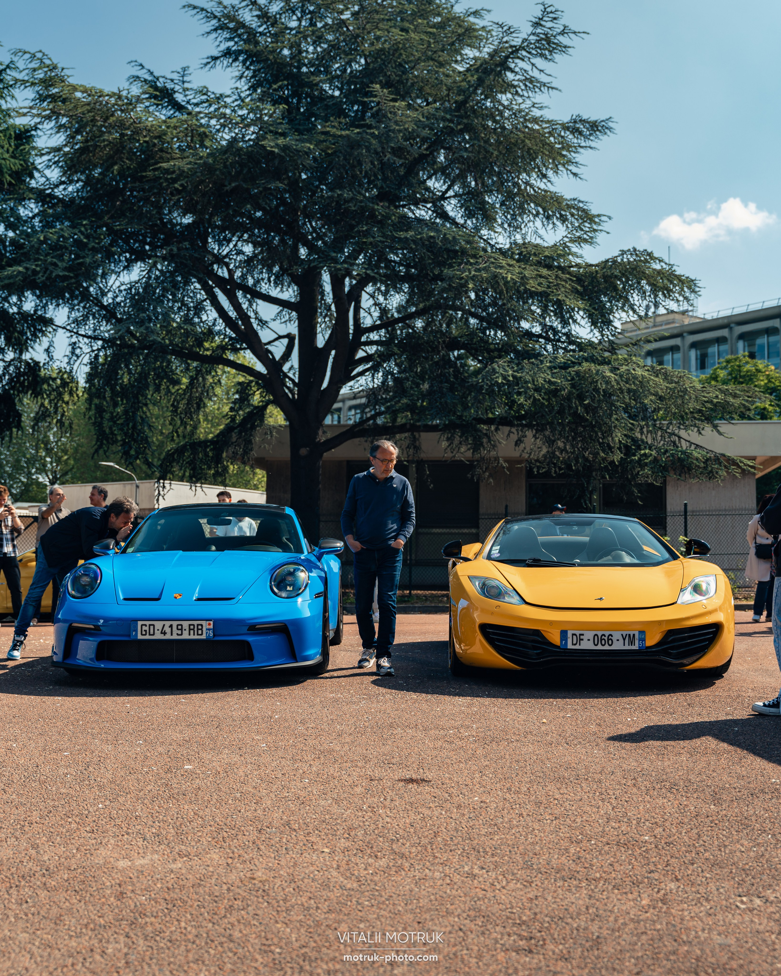 Rassemblement Auteuil 20 mai 2024. Photographe de voitures à Paris — Vitalii Motruk
