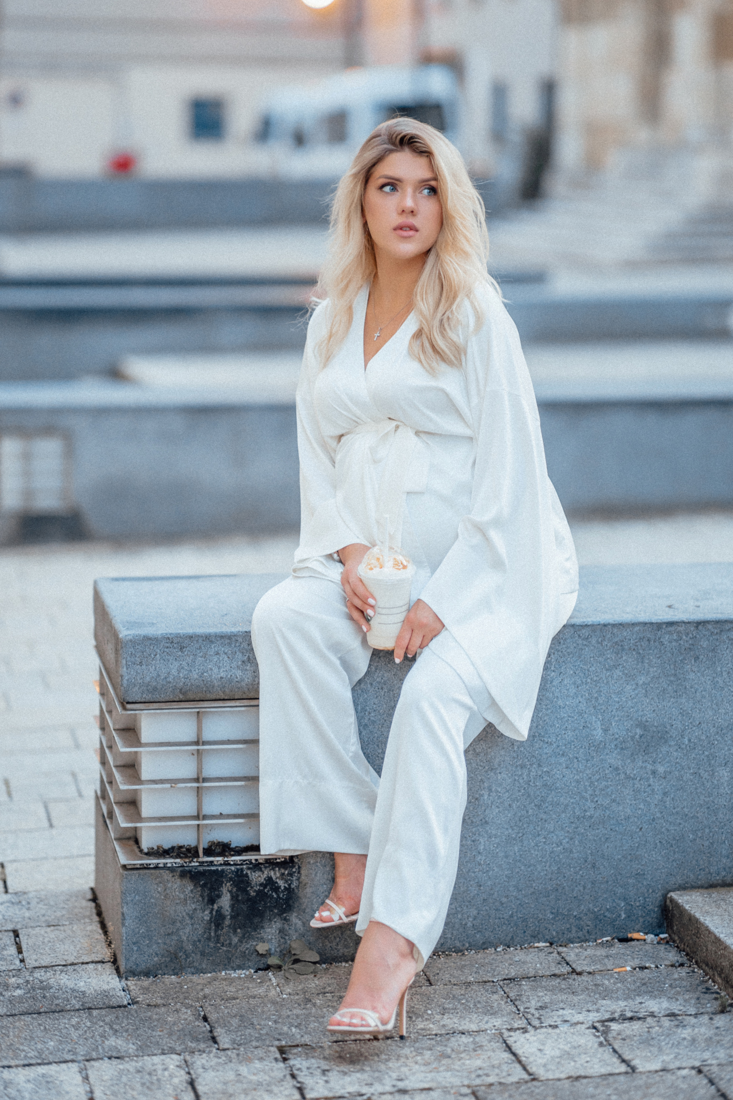 Pregnancy street style. Family photograph in Munich Anastasia Vorobtsova