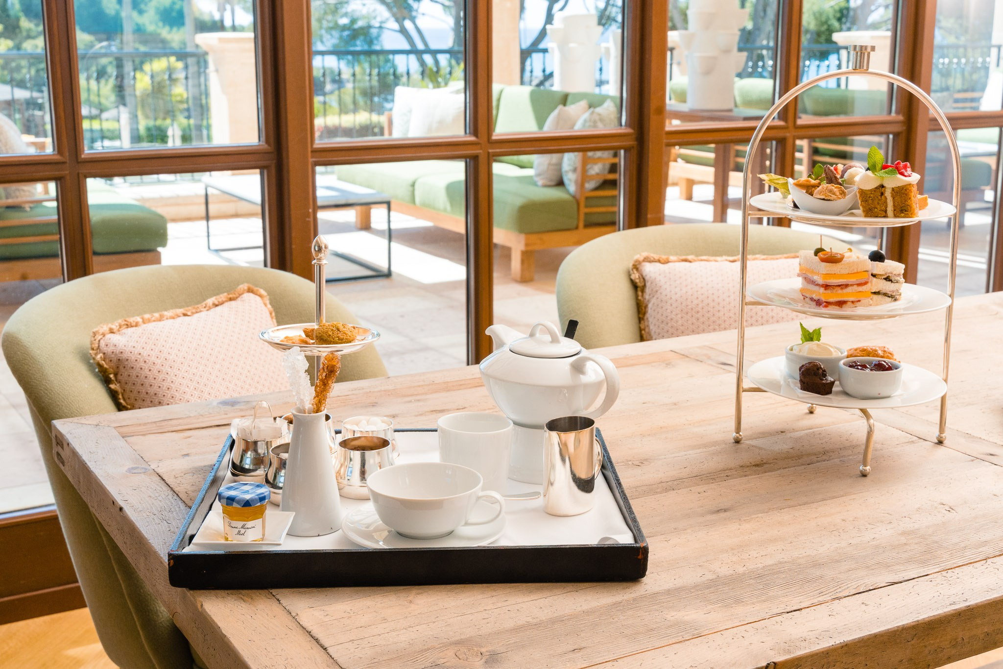 Fotografía comercial en el bar del St. Regis Mardavall. Mallorca Wedding, Corporate & Social Photographer