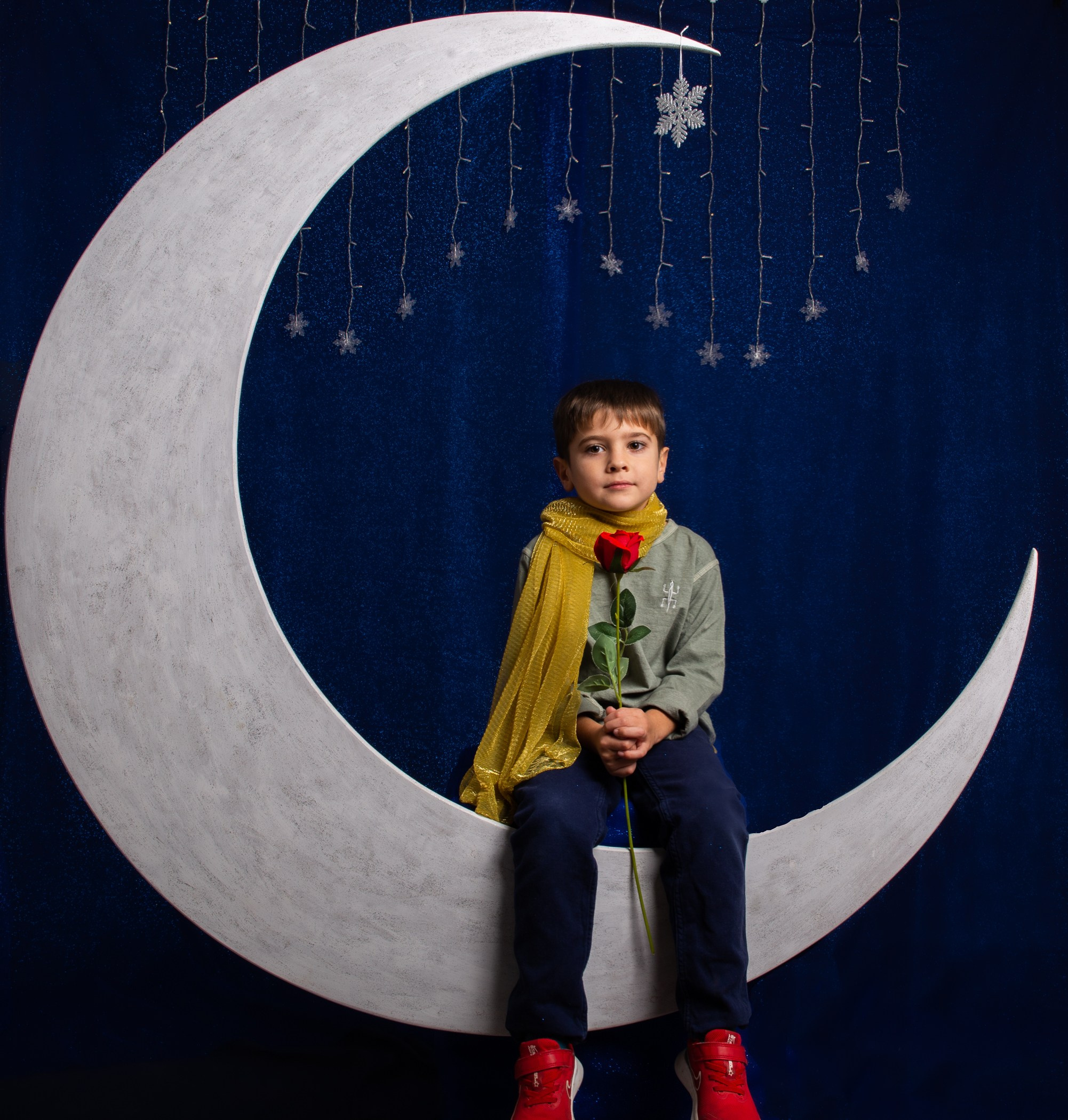 Navidad 2022. Alba con niños. Фотограф в Матаро, Барселона. Евгения Шихина