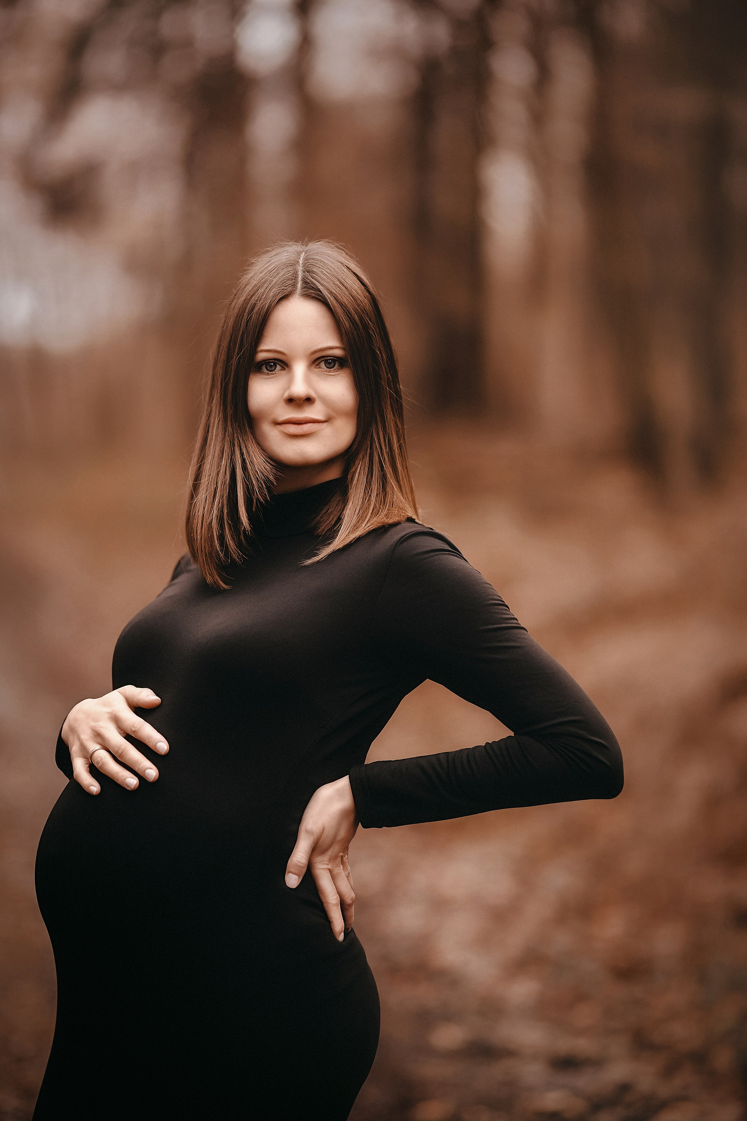 Babybauch im Wald. Portraitfotografie in Gründau Elena Ohnstedt