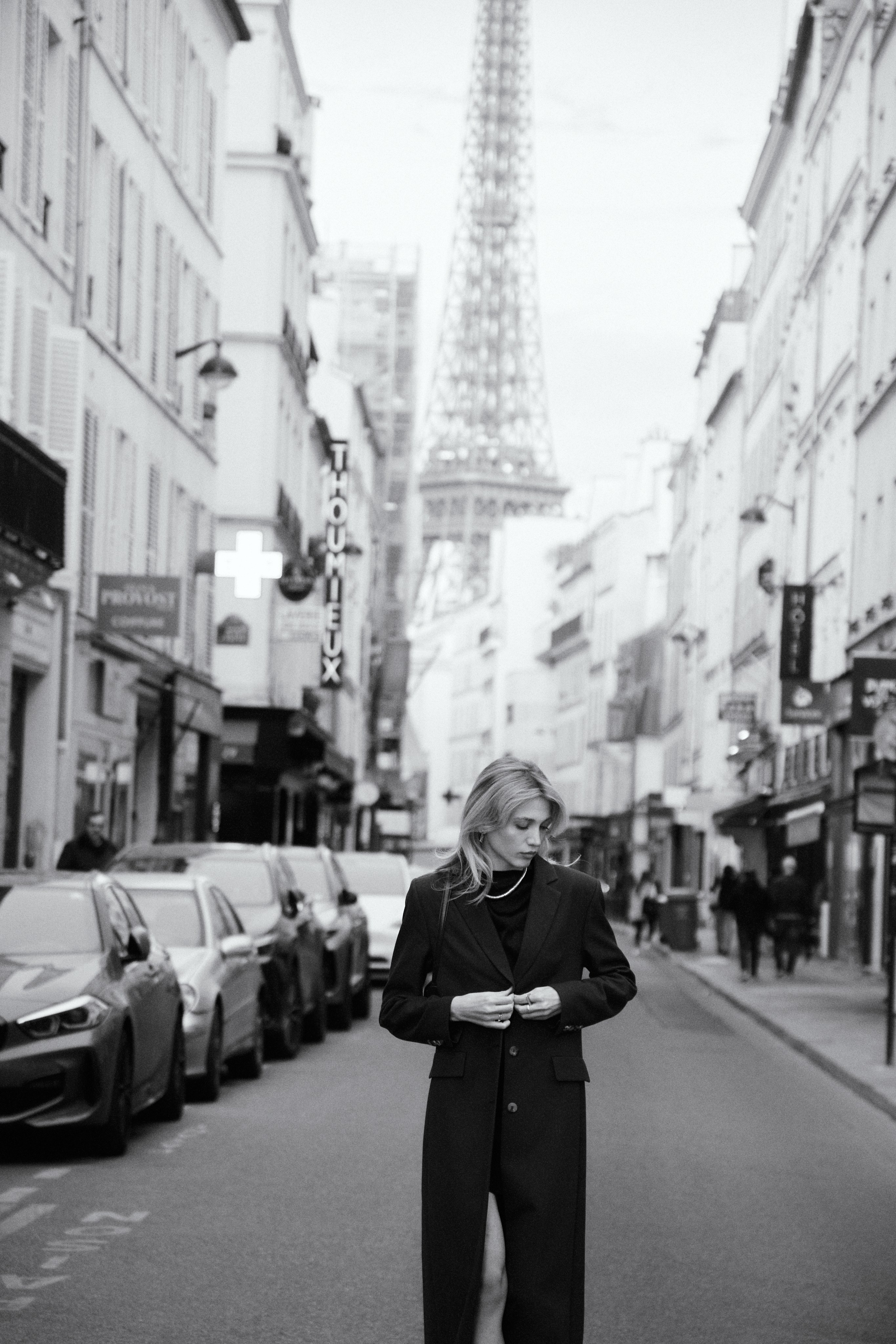 Victoria. Photographer in Paris