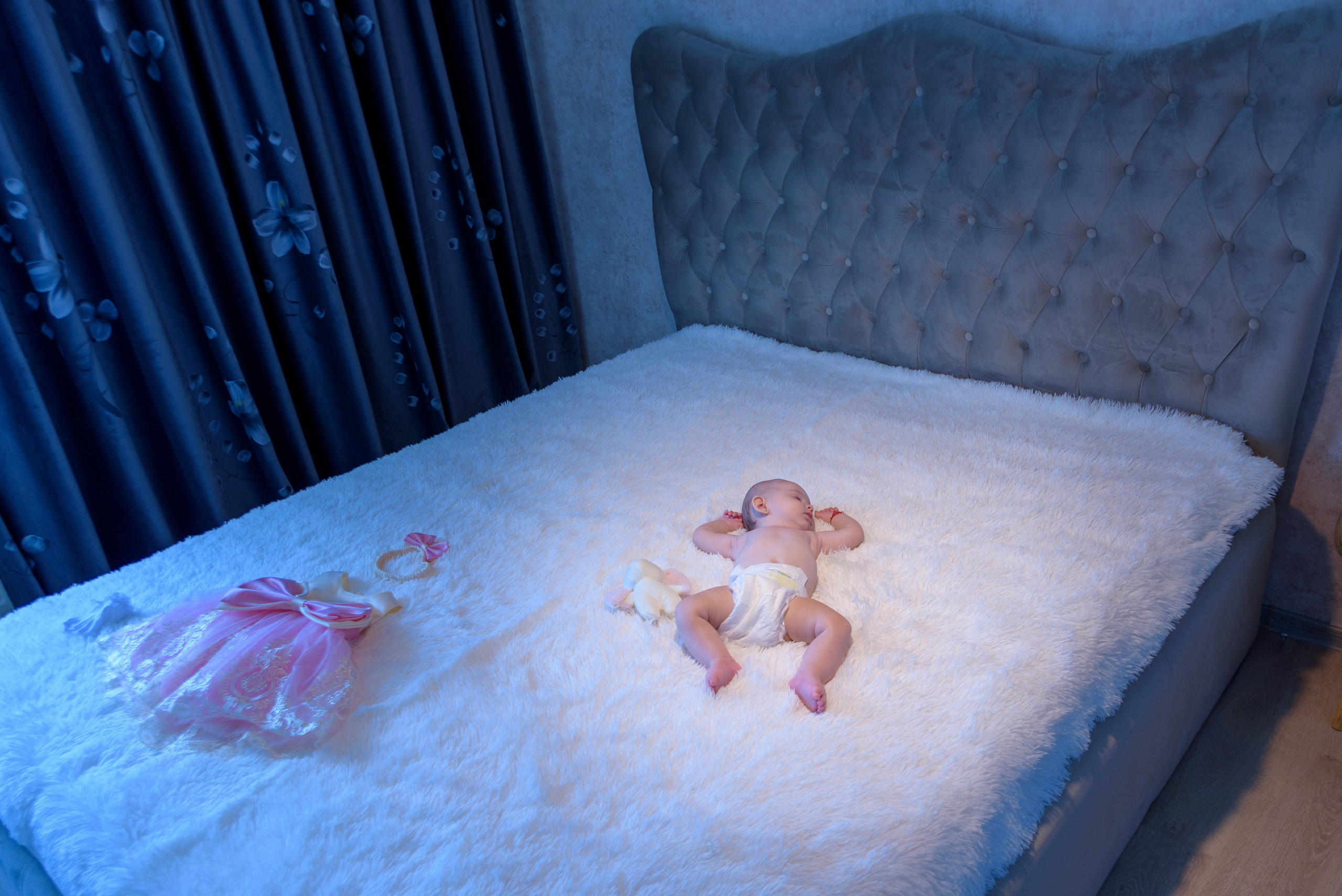 Fotograf botez, sedinta foto acasa, fotografii cu bebe, fotograf profesionist botez Bucuresti, sedinta foto de familie, sedinta foto cu bebe, fotografii la botez acasa, fotografii pregatiri bebe, botezul bebelusului, obiceiuri la botez, fotograf pentru botez, oferta foto botez, fotograf profesionist Bucuresti