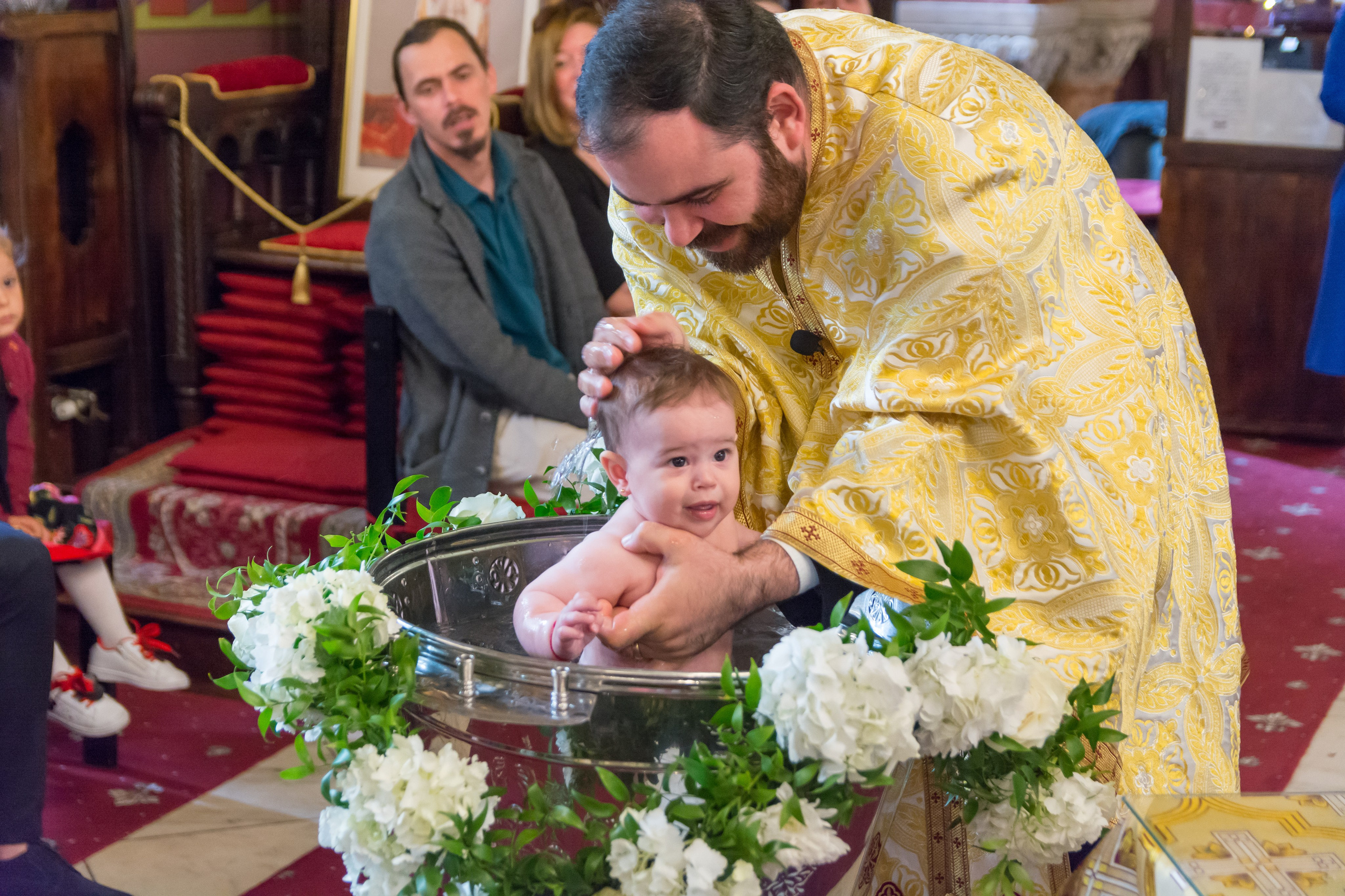 Fotograf botez, sedinta foto acasa, fotografii cu bebe, fotograf profesionist botez Bucuresti, sedinta foto de familie, sedinta foto cu bebe, fotografii la botez acasa, fotografii pregatiri bebe, botezul bebelusului, obiceiuri la botez, fotograf pentru botez, oferta foto botez, fotograf profesionist Bucuresti, botezul.
