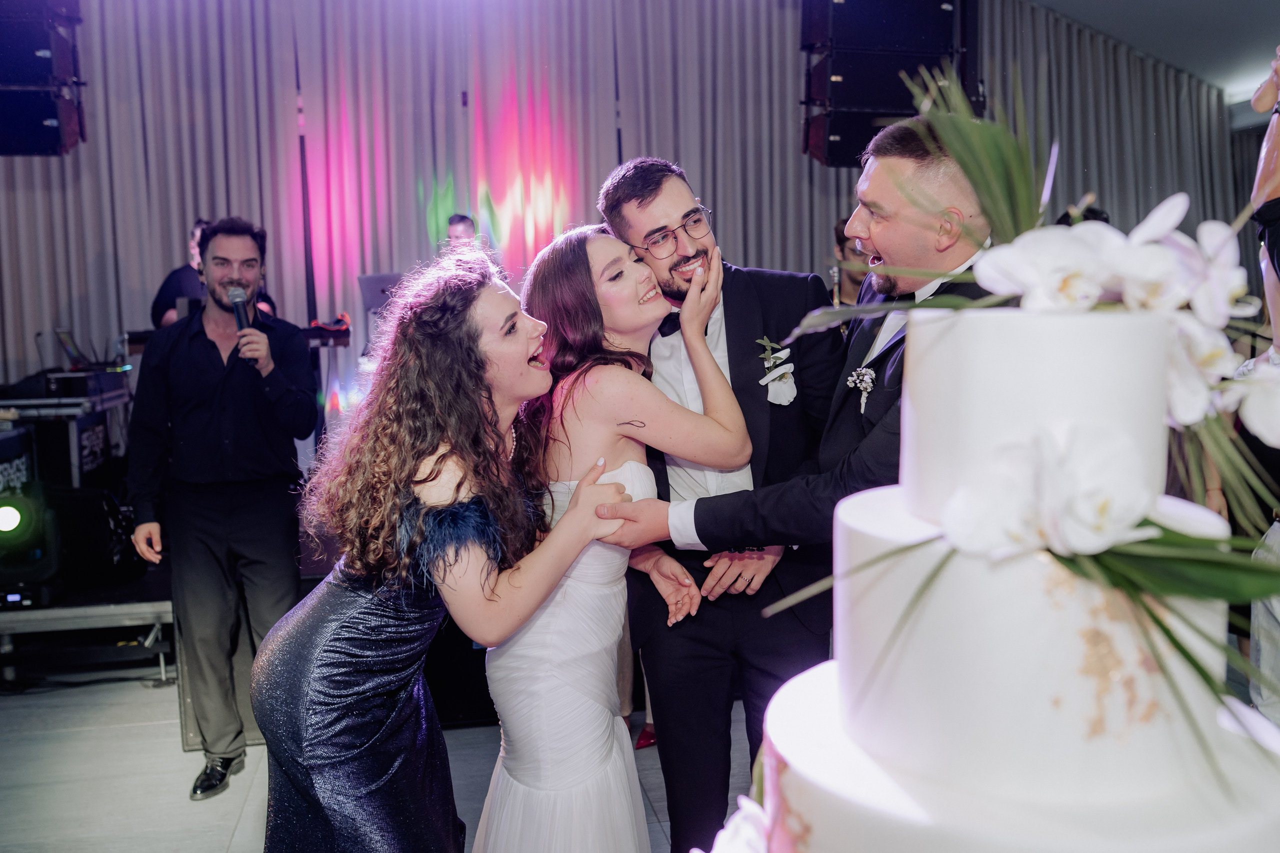 Cununie civila in aer liber , artificii de zi colorate , decor nunta , nunta la Hotel Traian. Proud Vision Weddings | Wedding Photography & Film — Servicii profesionale Foto Video Nunta Iasi