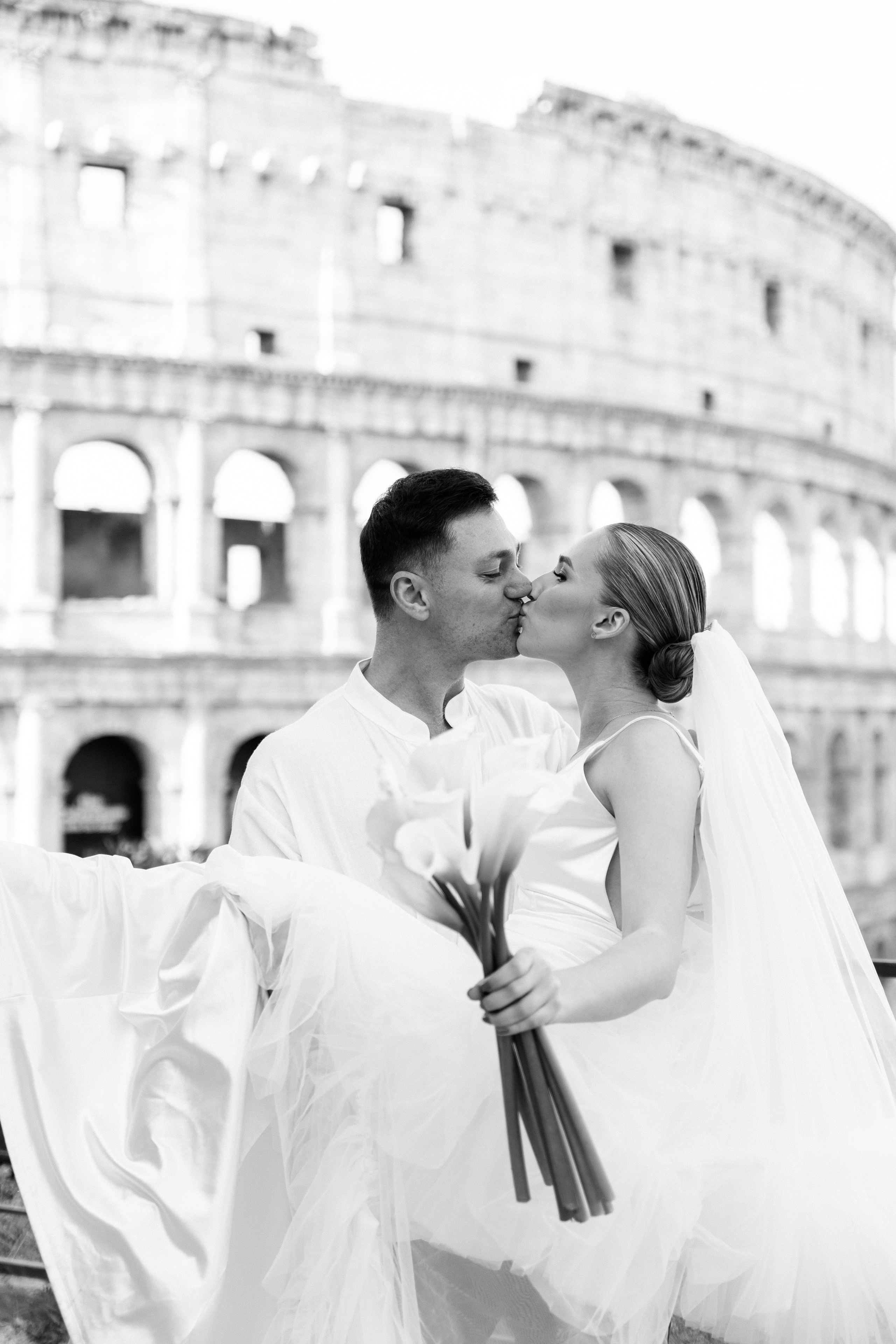 Elopement in Rome. Wedding Photographer Rome Tuscany Como Sicily Puglia Amalfy Italy- Oksana Savenchuk