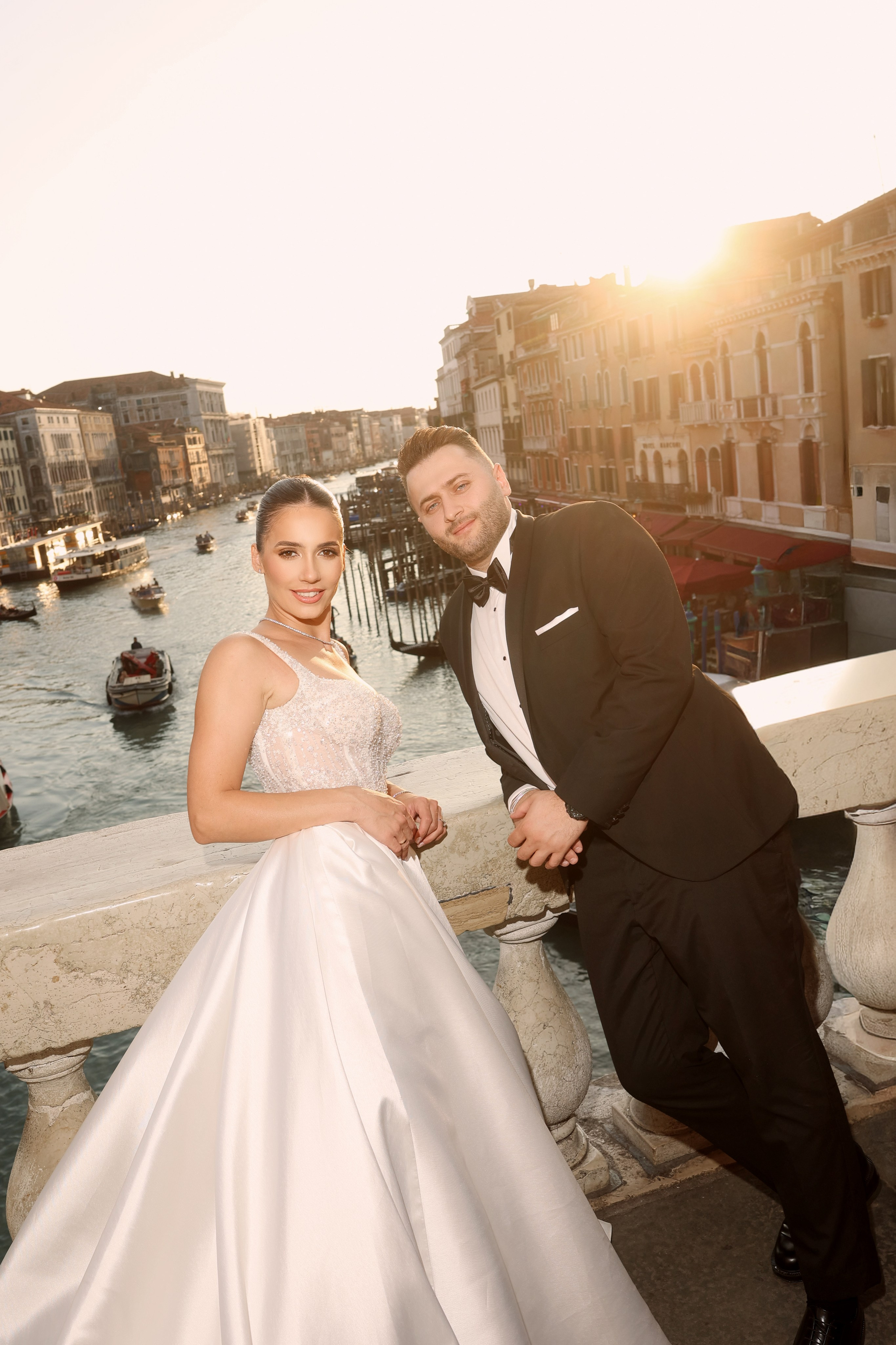 Romantic wedding moment captured on the Rialto Bridge in Venice