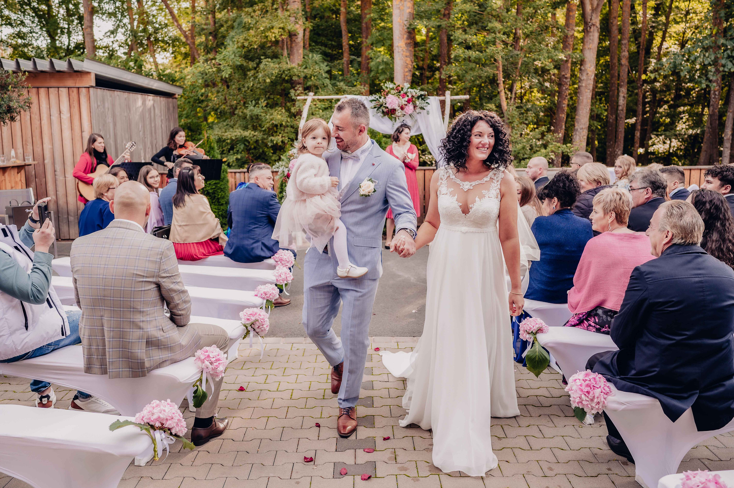 Freie Trauung in Würzburg – Marius & Carmen. Authentische, emotionale, zeitlose Hochzeitsfotografie aus Albstadt