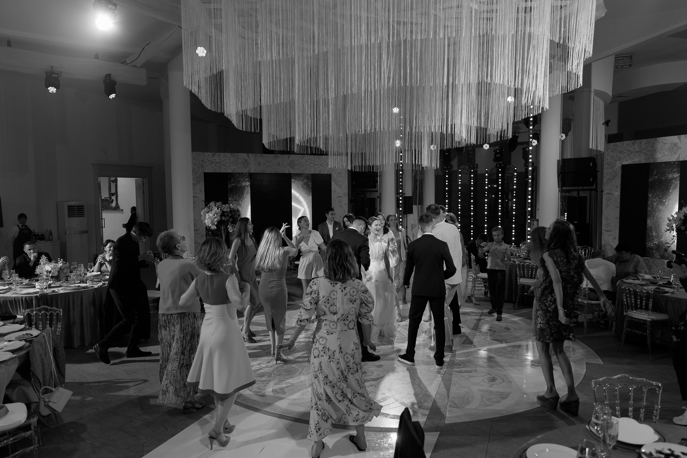 Dancefloor fun, by Bude, Cornwall wedding photographer.