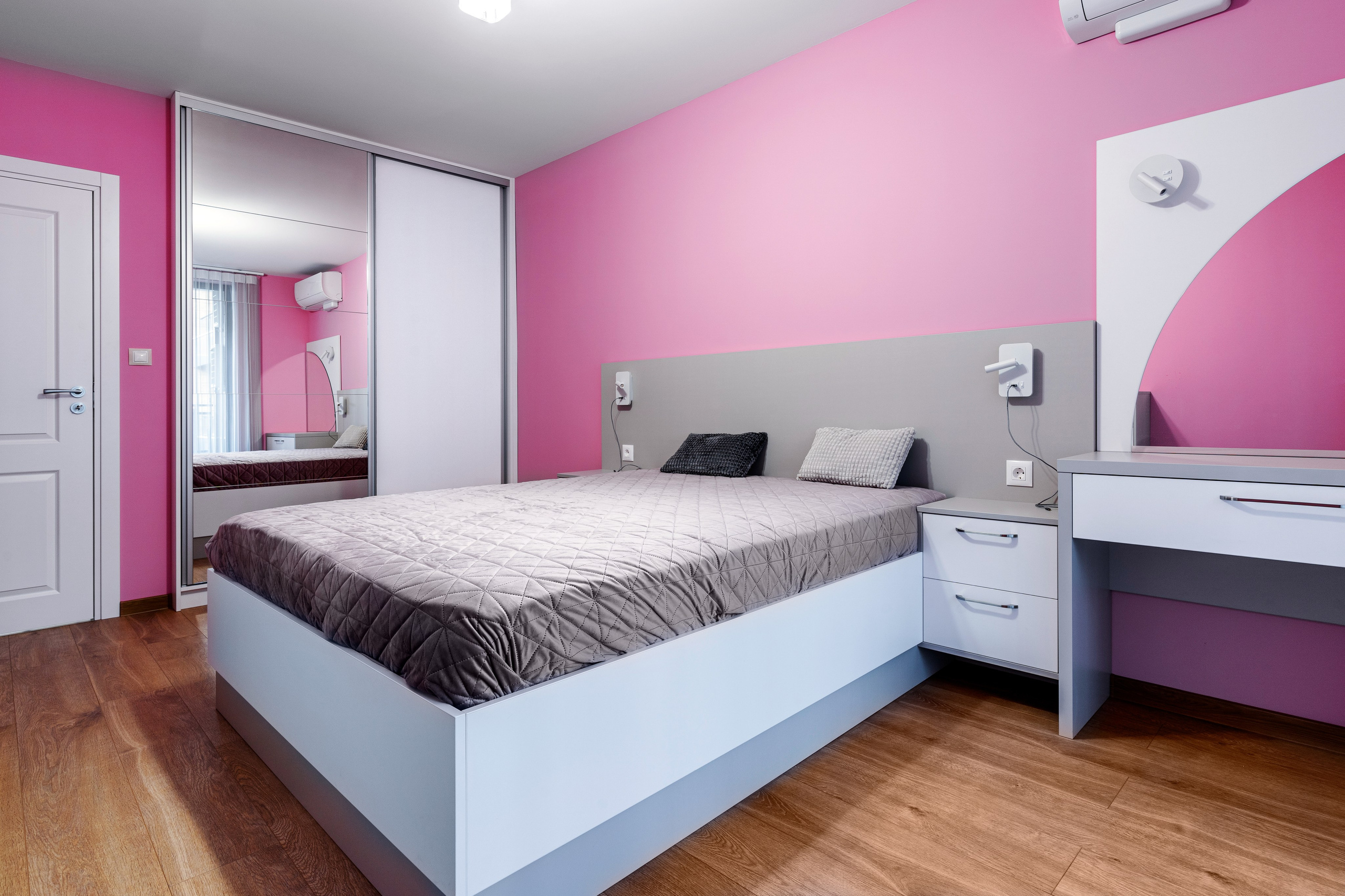 Мебели Русев-цялостно обзавеждане за апартамент. Професионален фотограф в Пловдив и областта