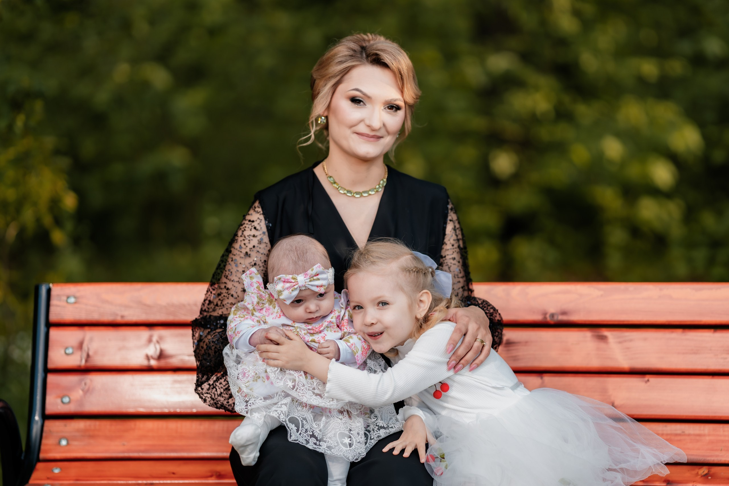 fotograf botez , fotografie botez Botoșani, fotograf Alin Chirilă, amintiri botez, fotografii botez, botez Miruna Parascheva, fotograf copii, fotografie botez în Botoșani-alt="botez , fotografie botez Alin Chirilă, amintiri botez, fotografii emoționante botez Botoșani"-- fotografii-botez-bebelus- amintiri-botez-micuț- moment-sfânt-crestinare- fotografie-emotionanta-botez- detalii-botez-bebelusi- parinti-fericiti-la-botez- fotograf-botez-profesionist- botez-in-biserica-ortodoxa- micuț-botezat-cu-emoție- zâmbete-și-lacrimi-la-botez- bebeluș-la-cristelniță- decor-botez-colorat- botez-cu-dragoste-și-credință- emotie-pura-la-botez- fotograf-botez-botosani- botez-iasi-suceava-fotograf- amintiri-nepretuite-botez-- Preotul ținându-l pe micuțul Mathias Gabriel la botez, în biserica Înălțarea Domnului, Copălău  - Detalii de la botezul lui Mathias – lumânare, trusou și icoană  - Familia lui Mathias Gabriel alături de micuț, în ziua botezului  - Portret emoționant cu mama și bebelușul în brațe, în biserică,fotograf profesionist evenimente Botoșani, Iași, Suceava, Fălticeni, Bacău, Pașcani, Roman - AlinoFotoStudio by Alin Chirilă - servicii foto nuntă, botez, cununie, ședințe foto creative, albume personalizate, fotografii emoționante și calitative pentru cele mai importante momente din viață,fotograf nuntă Botoșani Alin Chirilă,  ședință foto botez Iași - AlinoFotoStudio,  servicii fotograf profesionist evenimente Suceava,  fotograf cununie civilă Fălticeni - Alin Chirilă,  album foto nuntă personalizat Bacău.“Bebeluș botezat în biserică, ținut în brațe de nași”	•	“Detaliu cu lumânarea de botez decorată cu flori albe”	•	“Părinți emoționați alături de copilul lor la ceremonia de botez”	•	“Masa festivă de botez cu decor tematic și tort personalizat”	•	“Momentul în care preotul toarnă apă sfințită pe fruntea bebelușului”	“Bebeluș în rochie albă de botez, zâmbind în brațele mamei”	•	“Detaliu cu cruciulița de botez așezată pe o pernă de satin”	•	“Părinți și nași aprinzând lumânările în timpul ceremoniei de botez”	•	“Tort de botez decorat cu figurine tematice și numele copilului”	•	“Copil botezat dormind liniștit în pătuțul decorat festiv”	•	“Momentul în care preotul binecuvântează copilul în fața altarului”	•	“Invitați adunându-se în jurul mesei festive la petrecerea de botez”	•	“Bebeluș ținând în mână o jucărie personalizată primită la botez”	•	“Familie fericită pozând împreună după ceremonia de botez”	•	“Decor tematic cu baloane și flori la locația petrecerii de botez” fotograf Botoșani fotograf evenimente fotograf botez Alin Chirila fotograf alinofotostudio.fotograf botez Amelis Maria, fotografie botez Botoșani, fotograf Alin Chirilă, amintiri botez, fotografii botez, botez Amelis Maria, fotograf copii, fotografie botez în Botoșani,