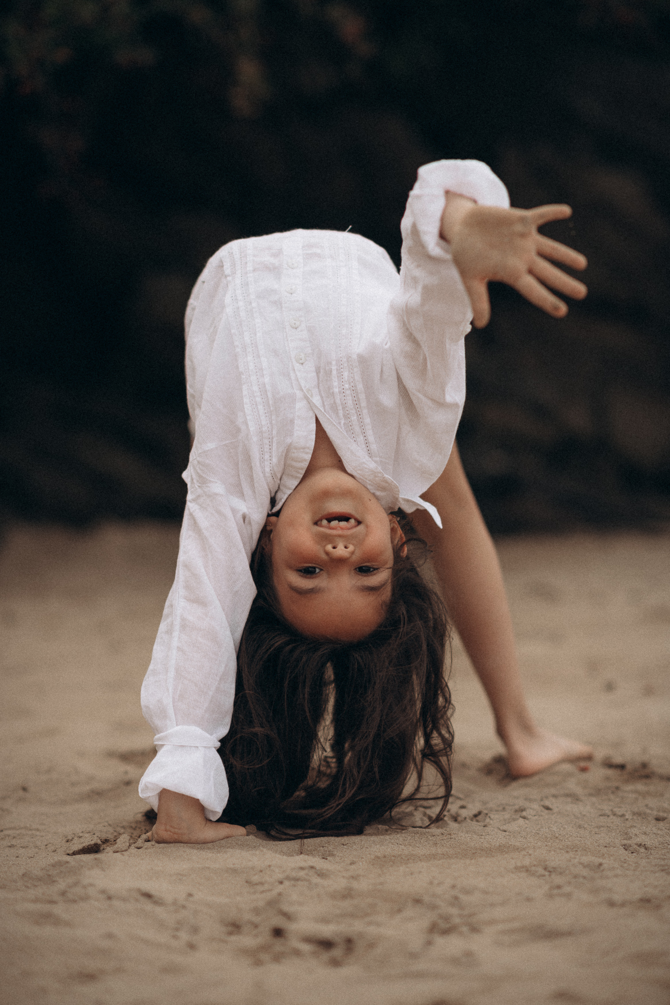 Family photoshoot on the beach in ireland. Wedding & Family photographer in County Donegal and Dublin, Ireland