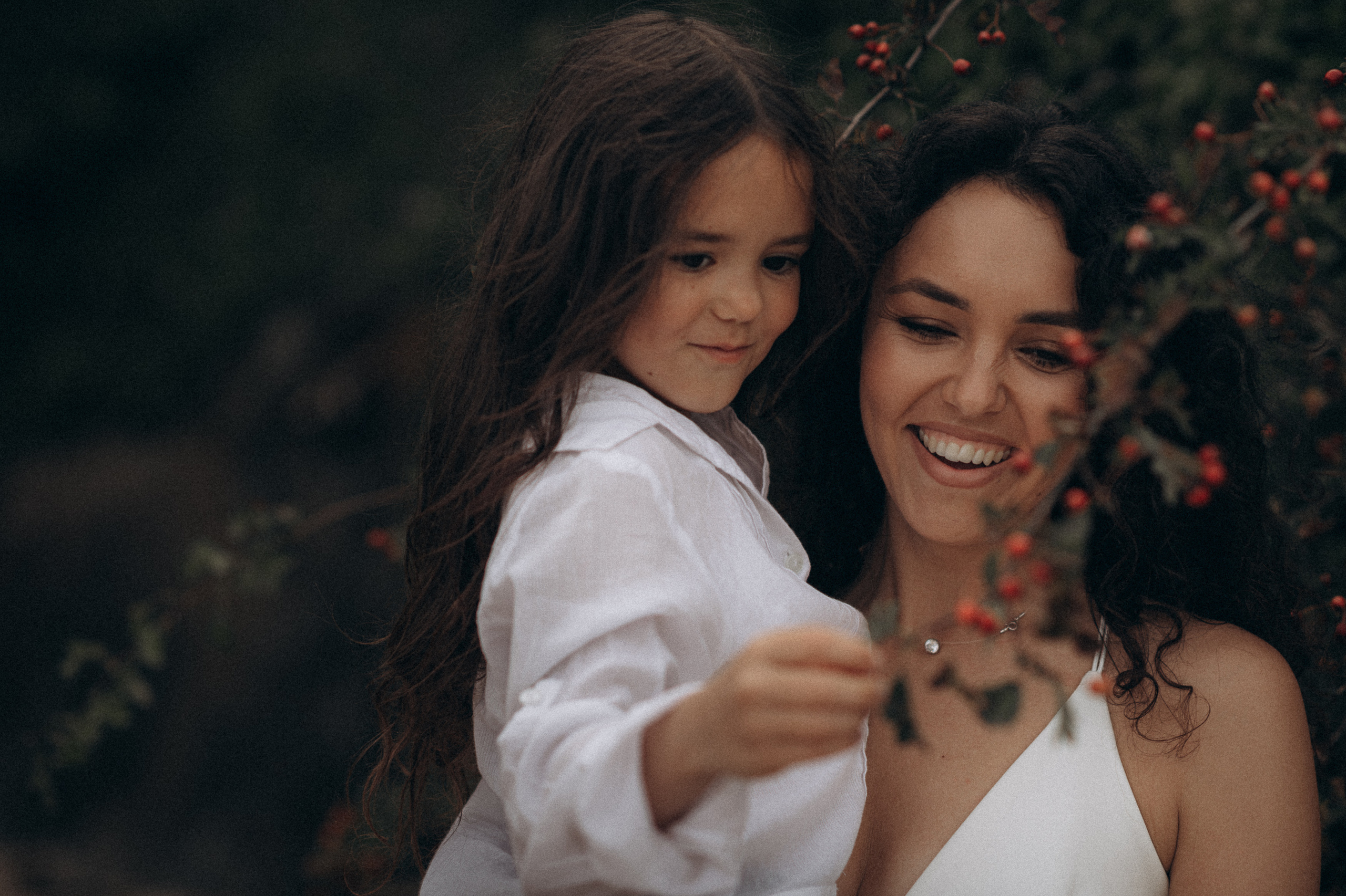 Family photoshoot on the beach in ireland. Wedding & Family photographer in County Donegal and Dublin, Ireland