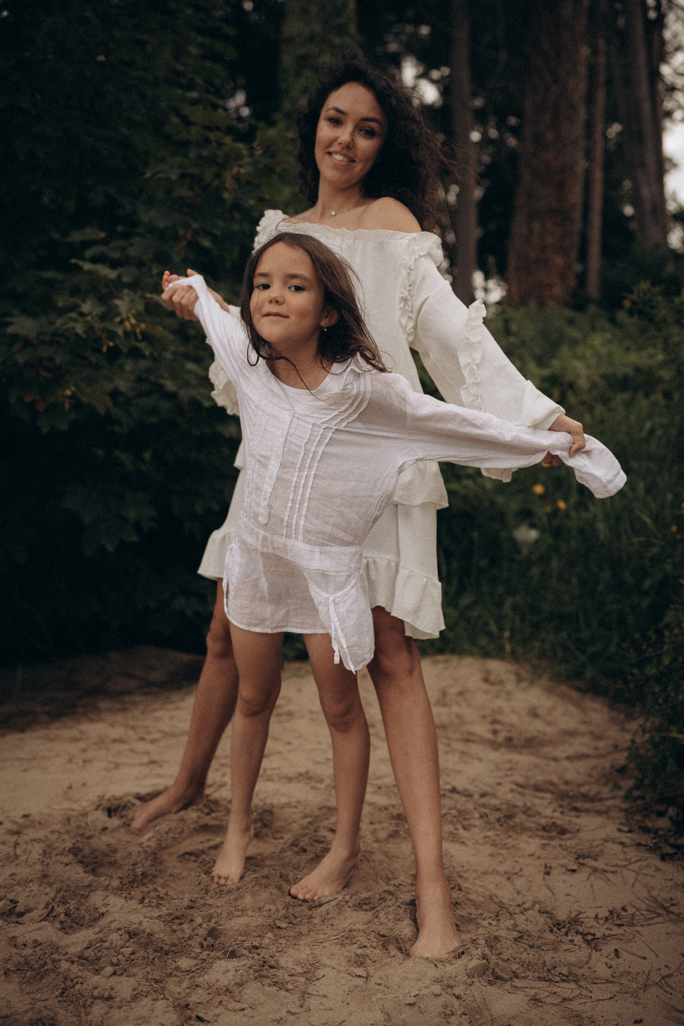 Family photoshoot on the beach in ireland. Wedding & Family photographer in County Donegal and Dublin, Ireland