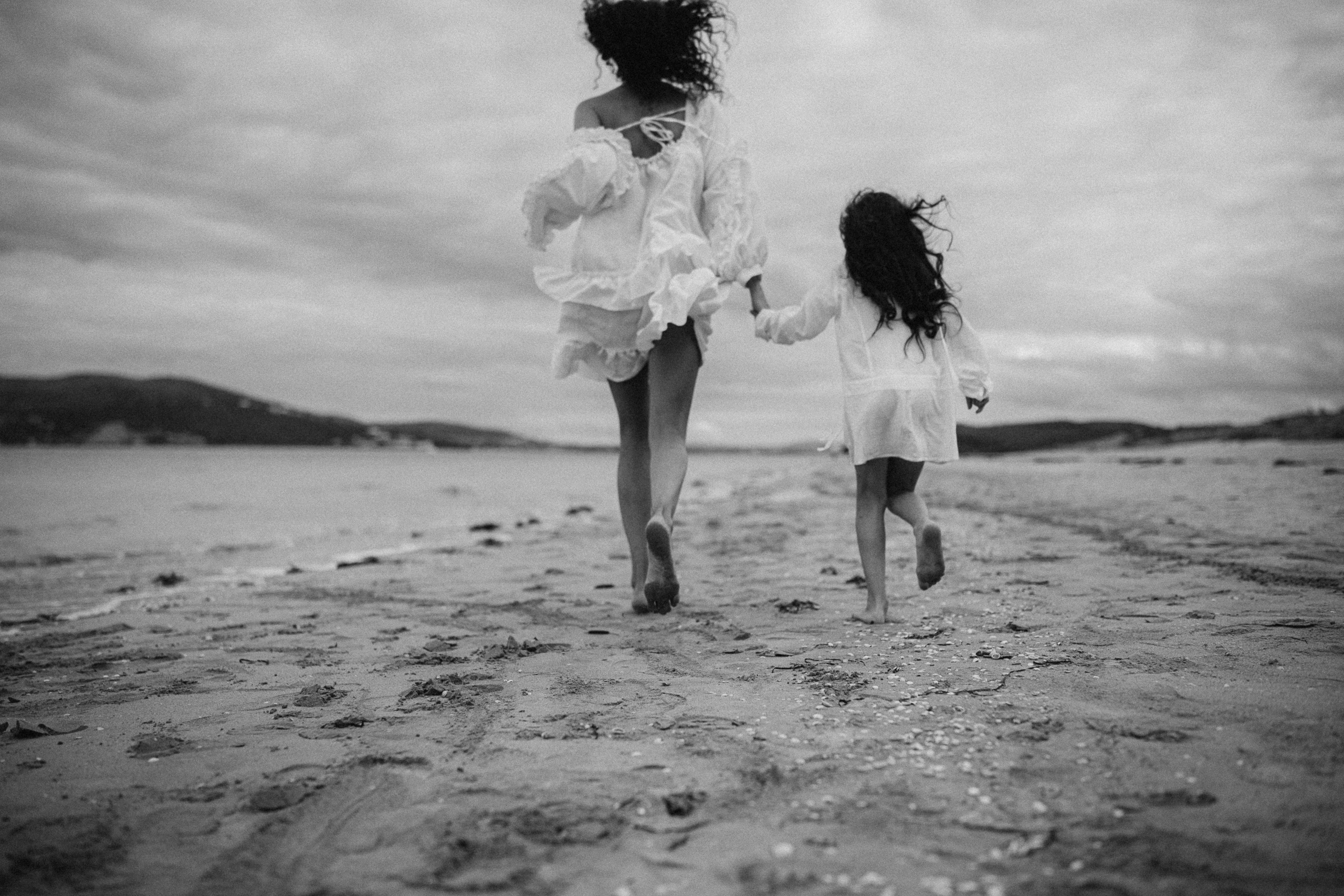 Family photoshoot on the beach in ireland. Wedding & Family photographer in County Donegal and Dublin, Ireland
