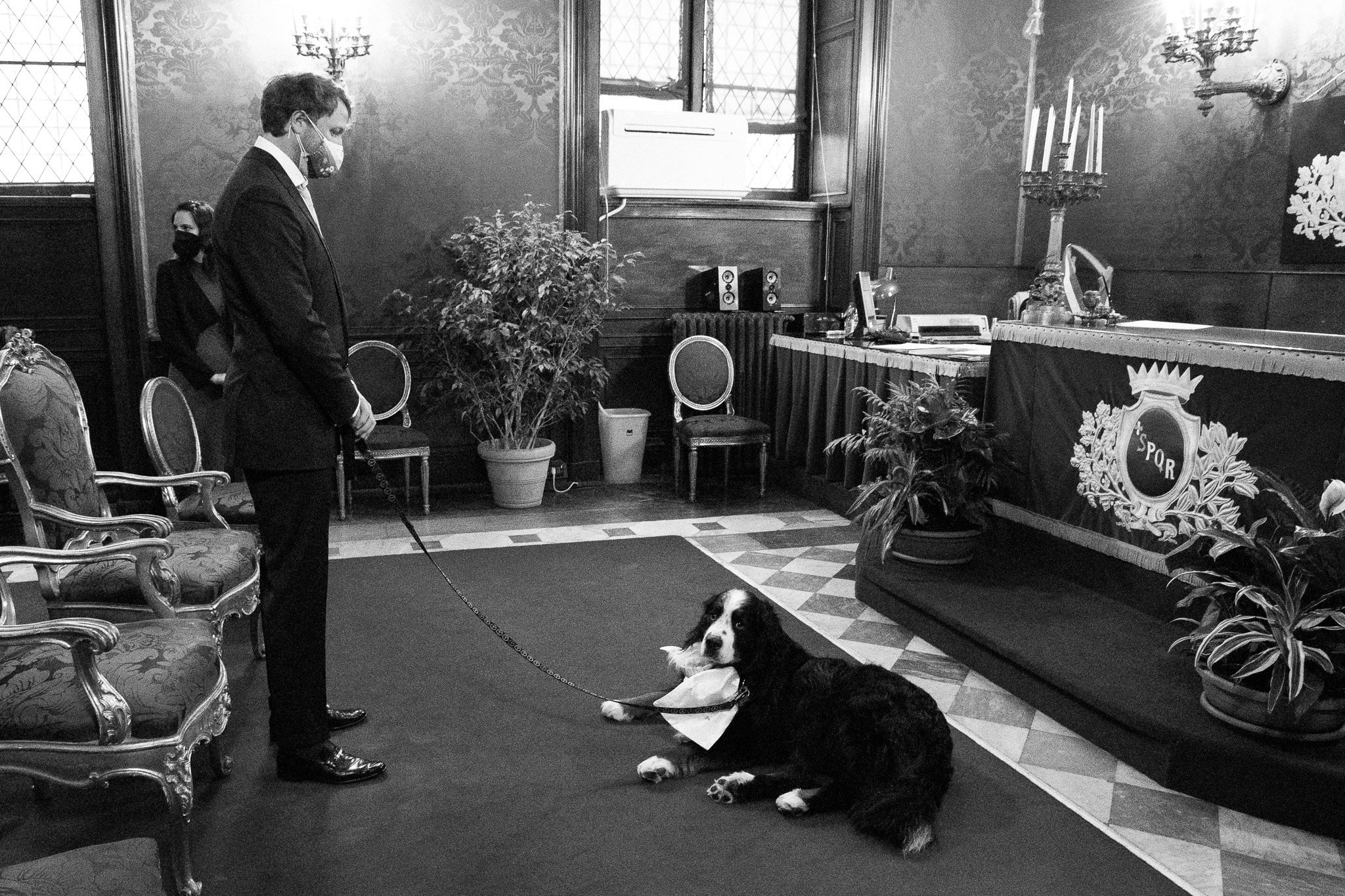 A groom is waiting for the bride, Sala Rossa Campidoglio.