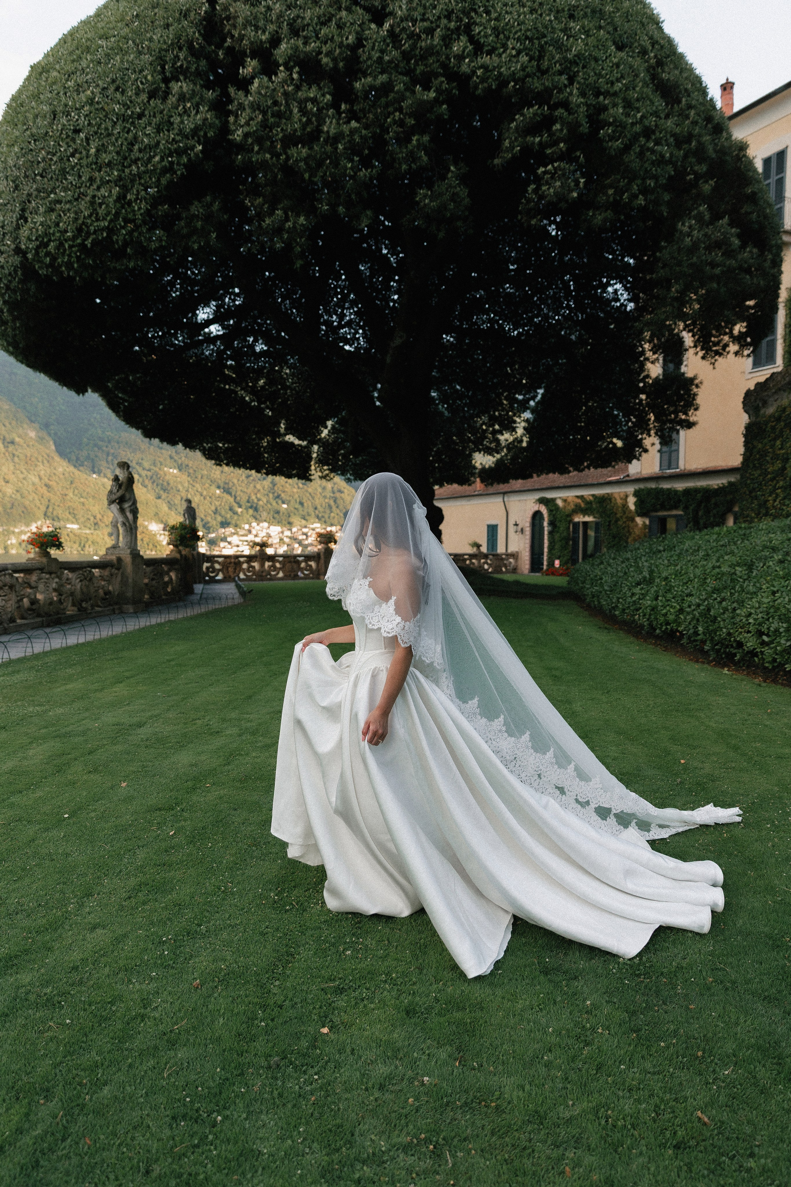 Lily & Zach, Villa del Balbianello. Photographer in Italy Anna Linnik