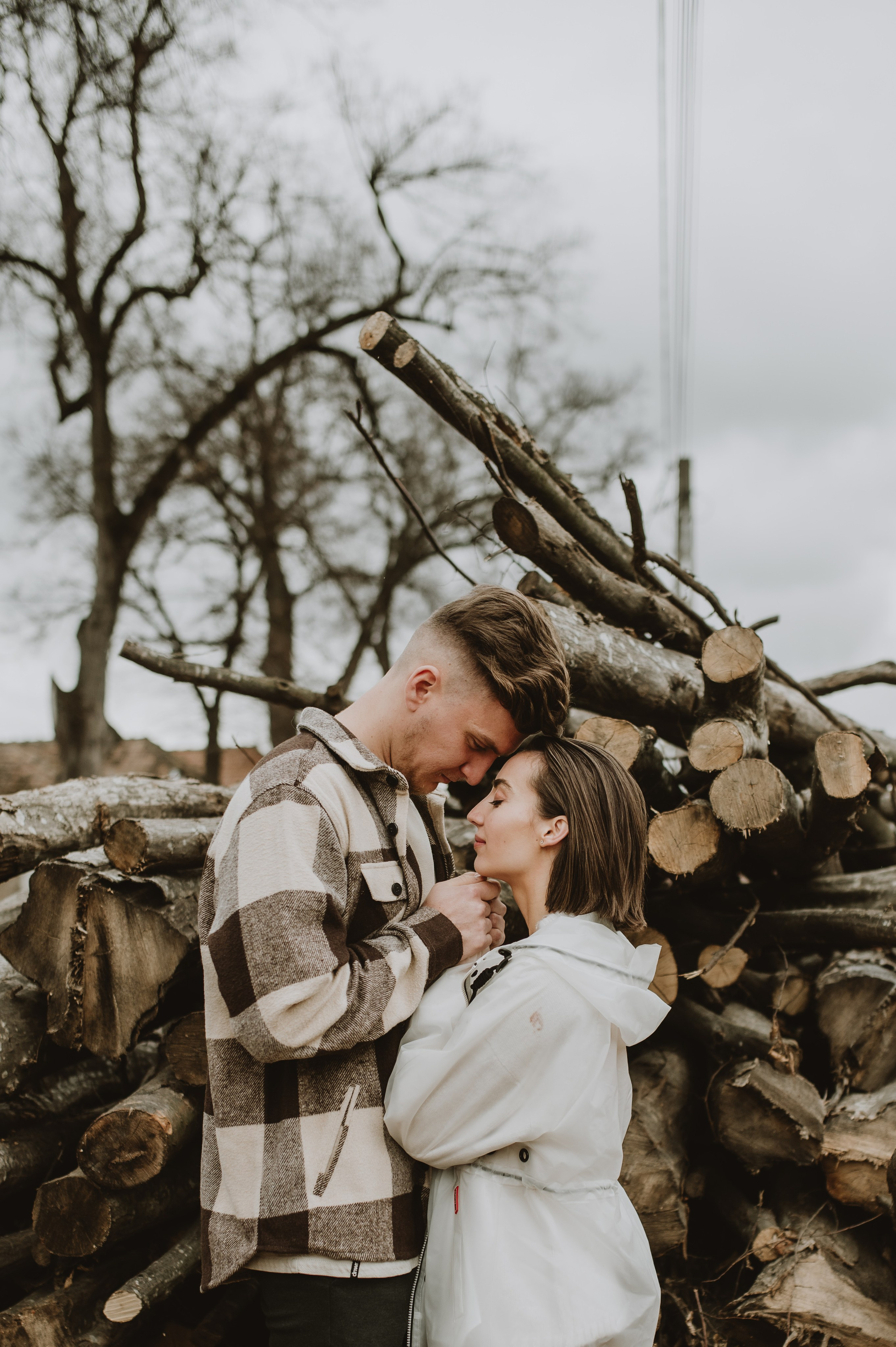 Sedinta foto de cuplu in munti, sedinta save the date pe munte. Proud Vision Weddings | Wedding Photography & Film — Servicii profesionale Foto Video Nunta Iasi