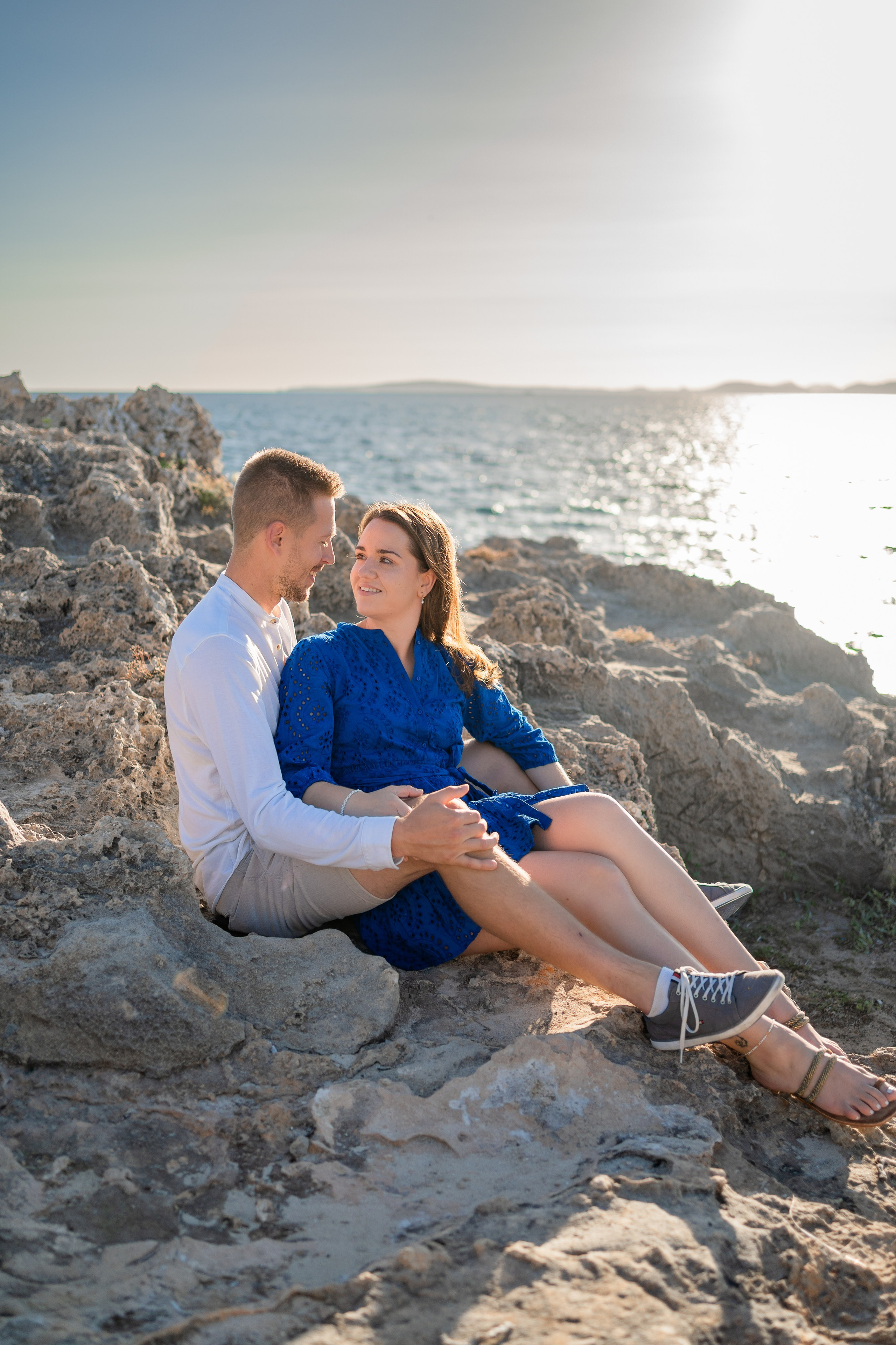 Romantischer Heiratsantrag auf Mallorca – Überraschung am Meer. Deine Fotografin auf Mallorca für Familien und Business