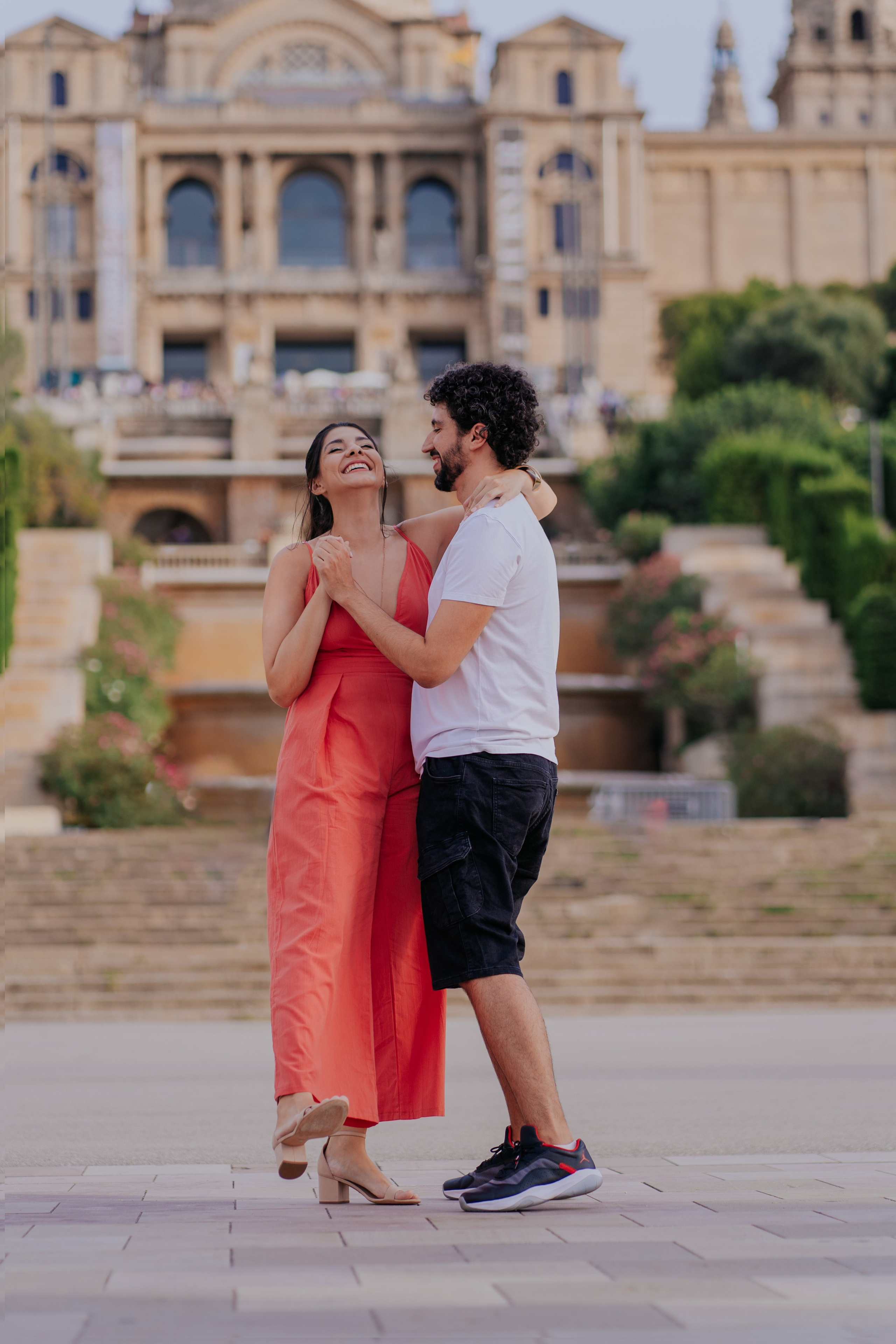 Love Story Montjuic. DiaFoto — Wow Photographer in Barcelona | Premium Barcelona Photoshoot Experience