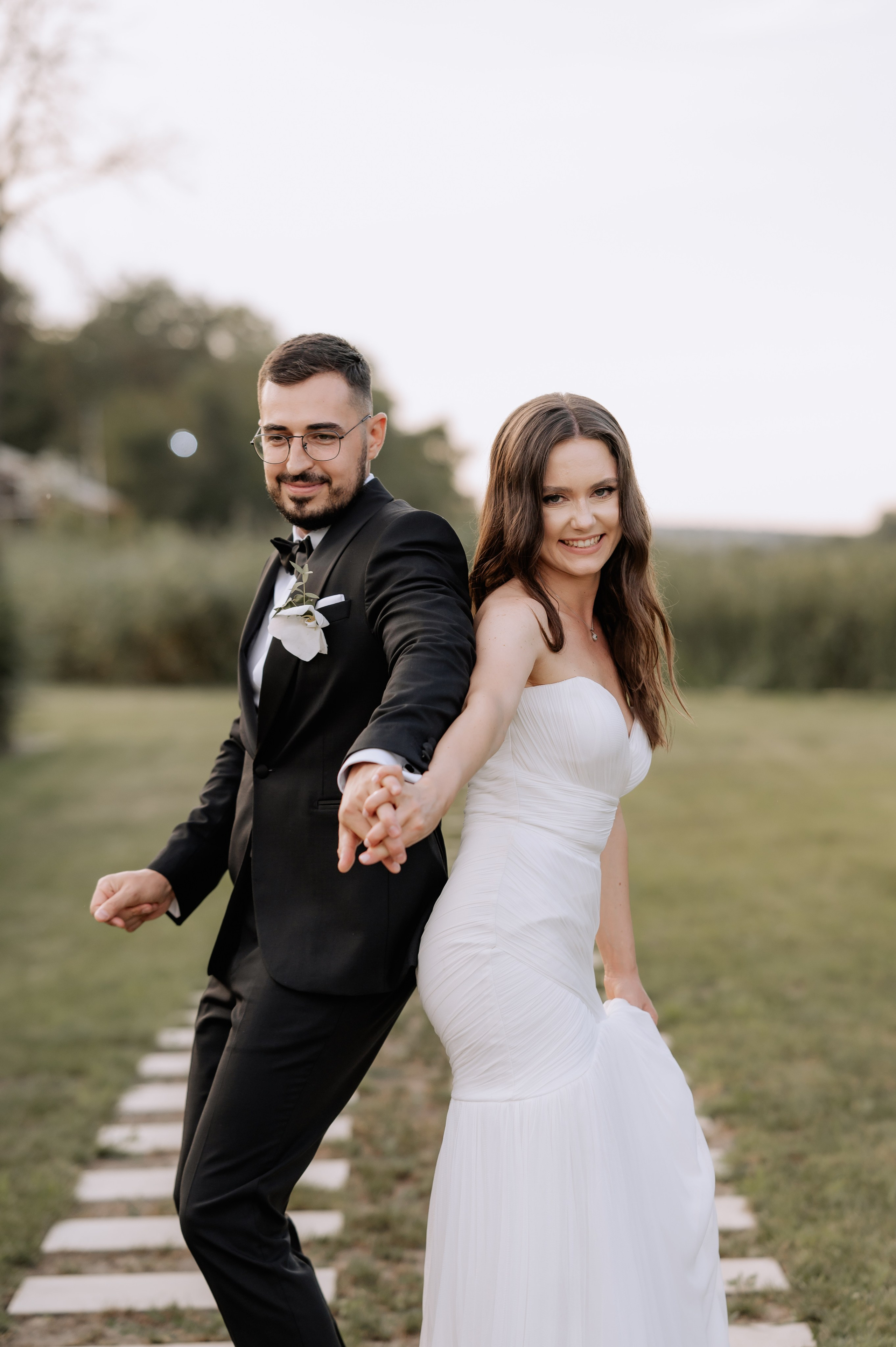 Cununie civila in aer liber , artificii de zi colorate , decor nunta , nunta la Hotel Traian. Proud Vision Weddings | Wedding Photography & Film — Servicii profesionale Foto Video Nunta Iasi