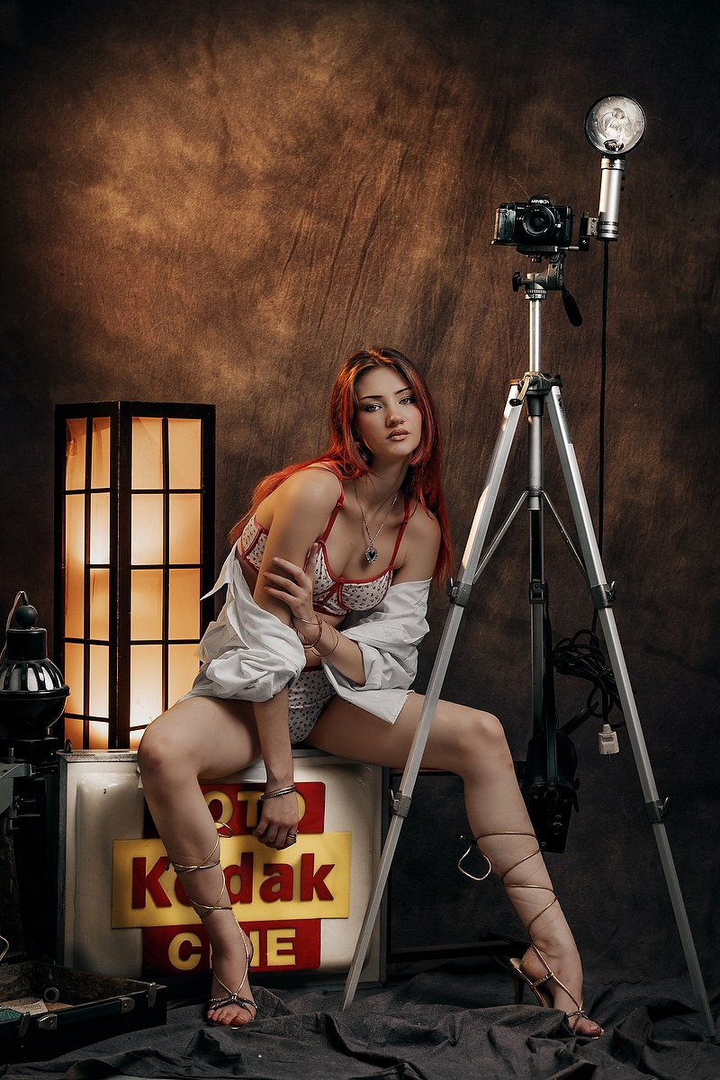 REVELADO PROFESIONAL EN 4 HORAS Desde la selección de fotos hasta el toque final. Lightroom + Photoshop + Flujo Real de Trabajo