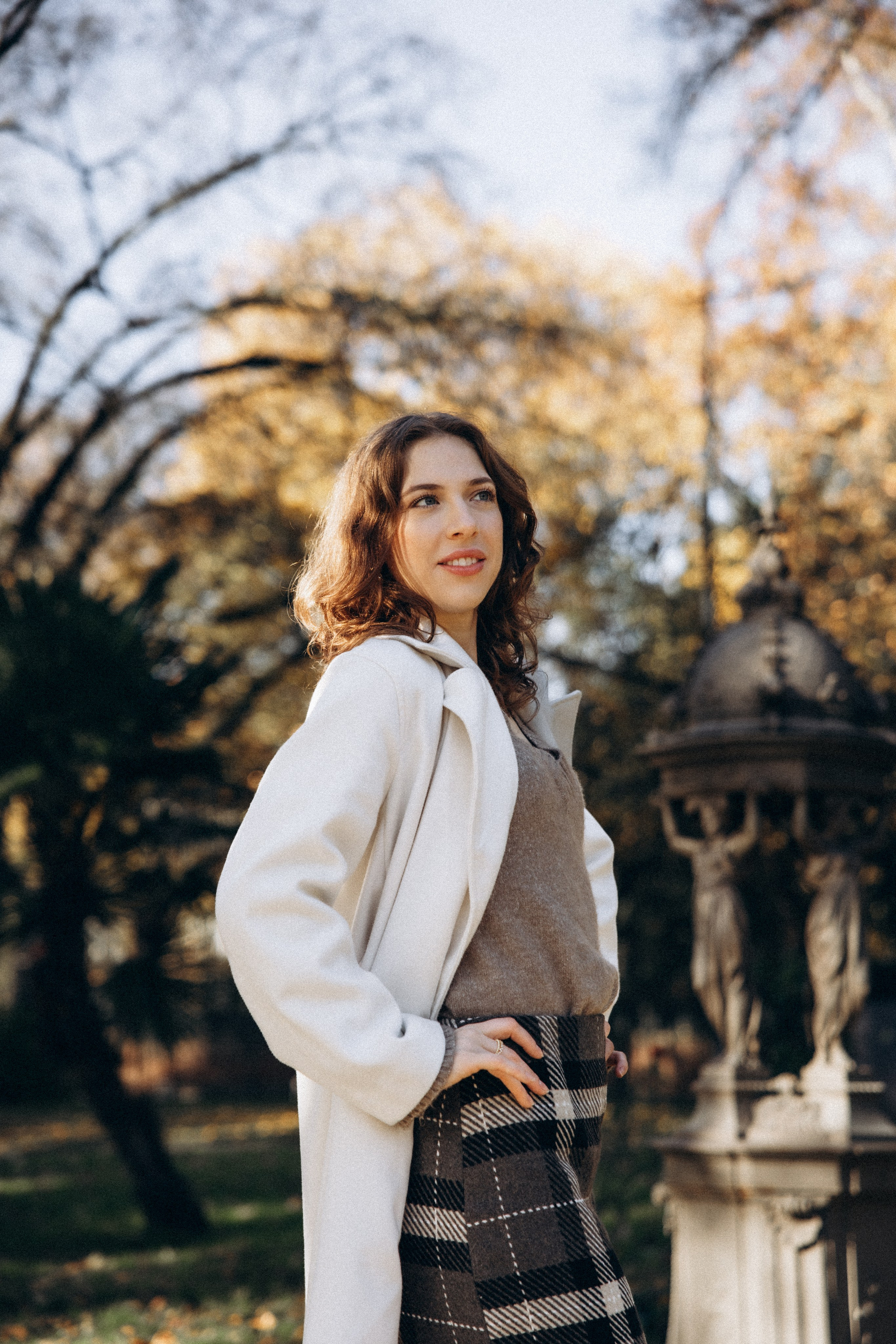 Autumn photoshoot for Elizaveta in Toulouse. Eugenie Smirnova — wedding, corporate and lifestyle photographer in Toulouse and Southwest France