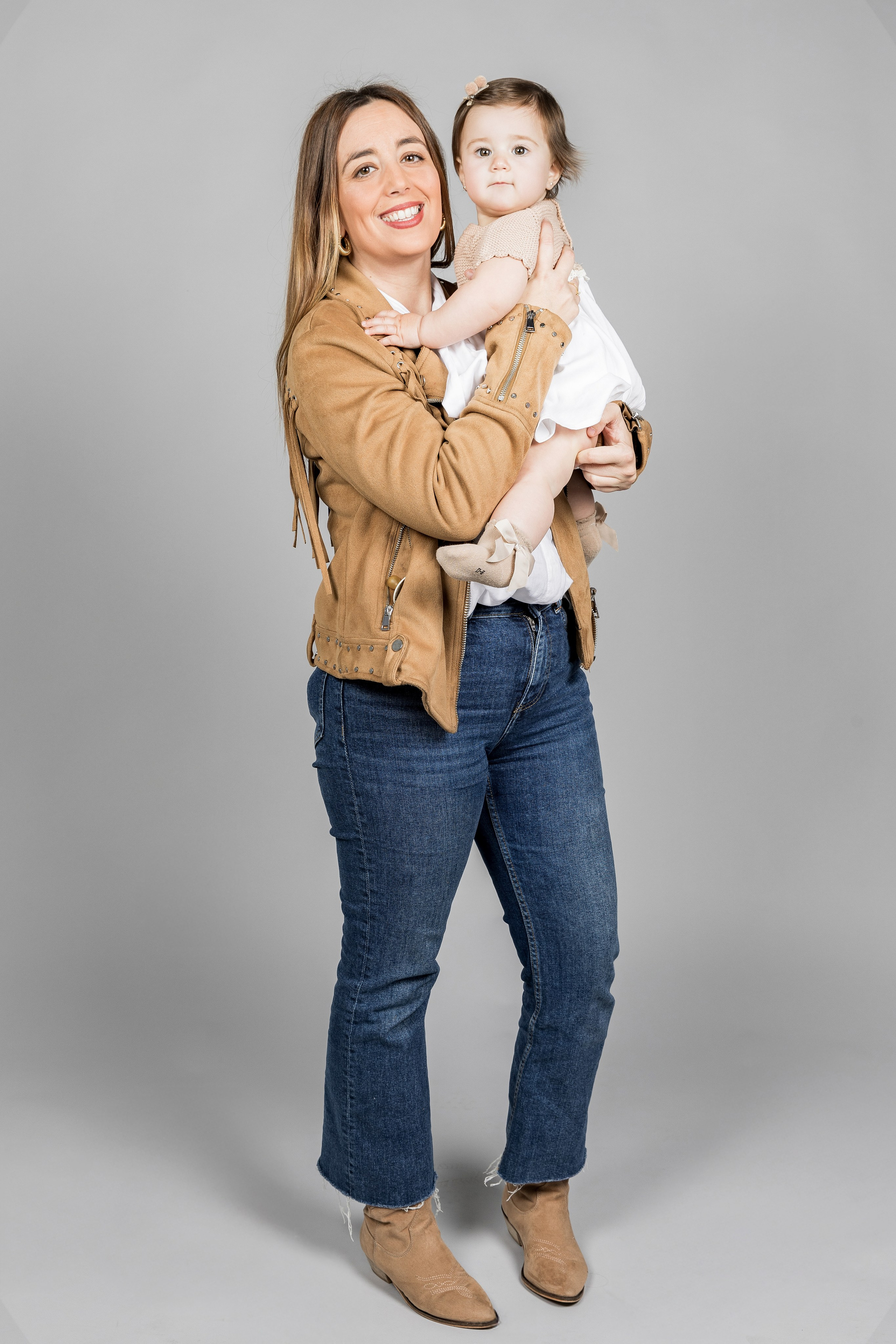 Sesión de fotos 1 año con familia y tarta | Rainbox. Rainbox Estudio de Fotografía