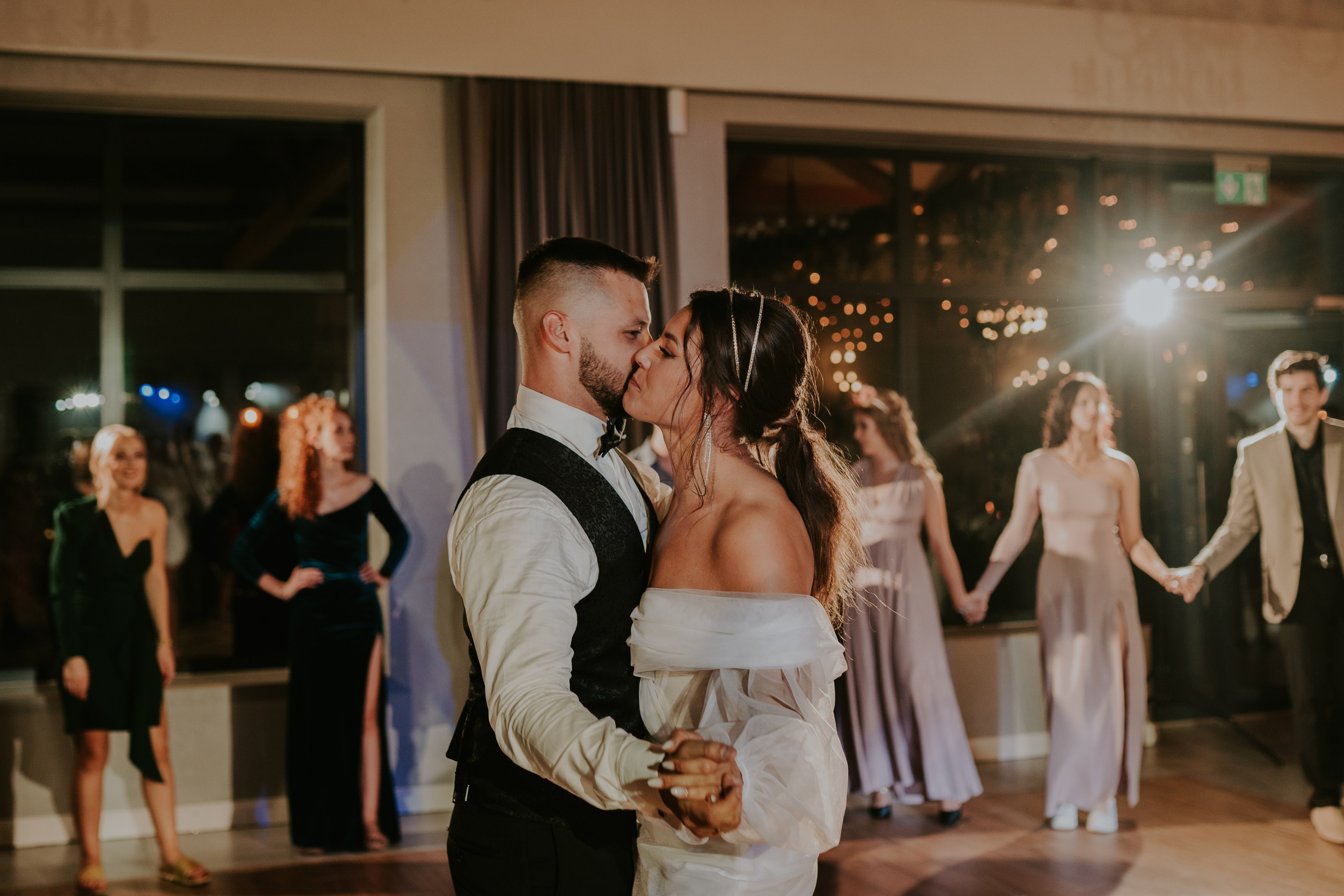 Sala Koralowa w Jaworzu: Opowieść o ślubie Nikoli i Kacpra. Karkowskafoto - fotografia miłości