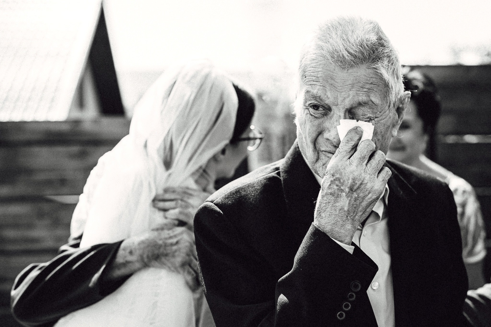 Fotografie de nunta profesionala realizata de Marian Matalica, surprinzand momente autentice, emotii reale si detalii elegante.