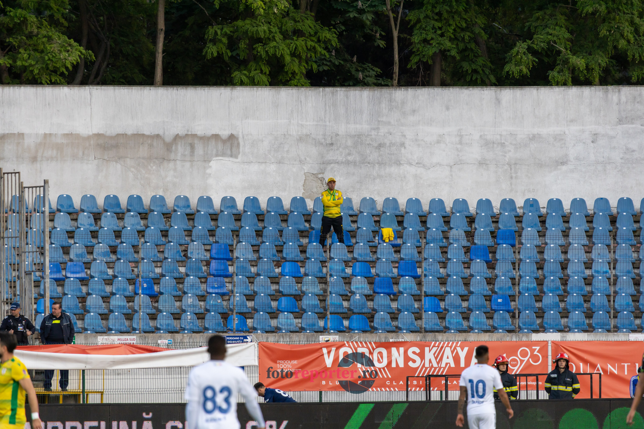 Galerie Foto: FC Botoșani vs. CS Mioveni - Pe 17 mai 2024, am fost martorii unei partide incredibile între FC Botoșani și CS Mioveni, în prima manșă a barajului pentru evitarea retrogradării. În fața unui stadion plin de emoție și speranță, echipa noastră a obținut o victorie importantă, cu un gol marcat de Aldair în minutul 93. 💪 *FC Botoșani 1-0 CS Mioveni*⚽️ Urmăriți momentele cheie ale meciului și bucuria suporterilor în această galerie foto! Pregătiți-vă pentru meciul de retur de pe 24 mai, când vom lupta din nou pentru a rămâne în prima ligă.#FCBotoșani #CSMioveni #BarajRetrogradare #ForzaBotoșani 
