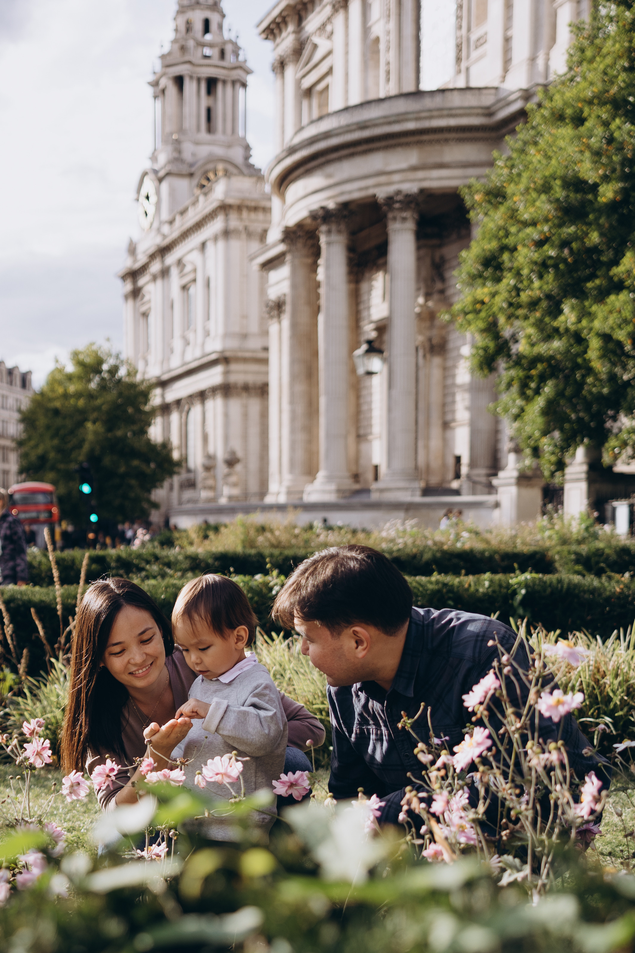 Aidan with parents (St Paul’s Cathedral). Anastasia Klink, Photographer in London