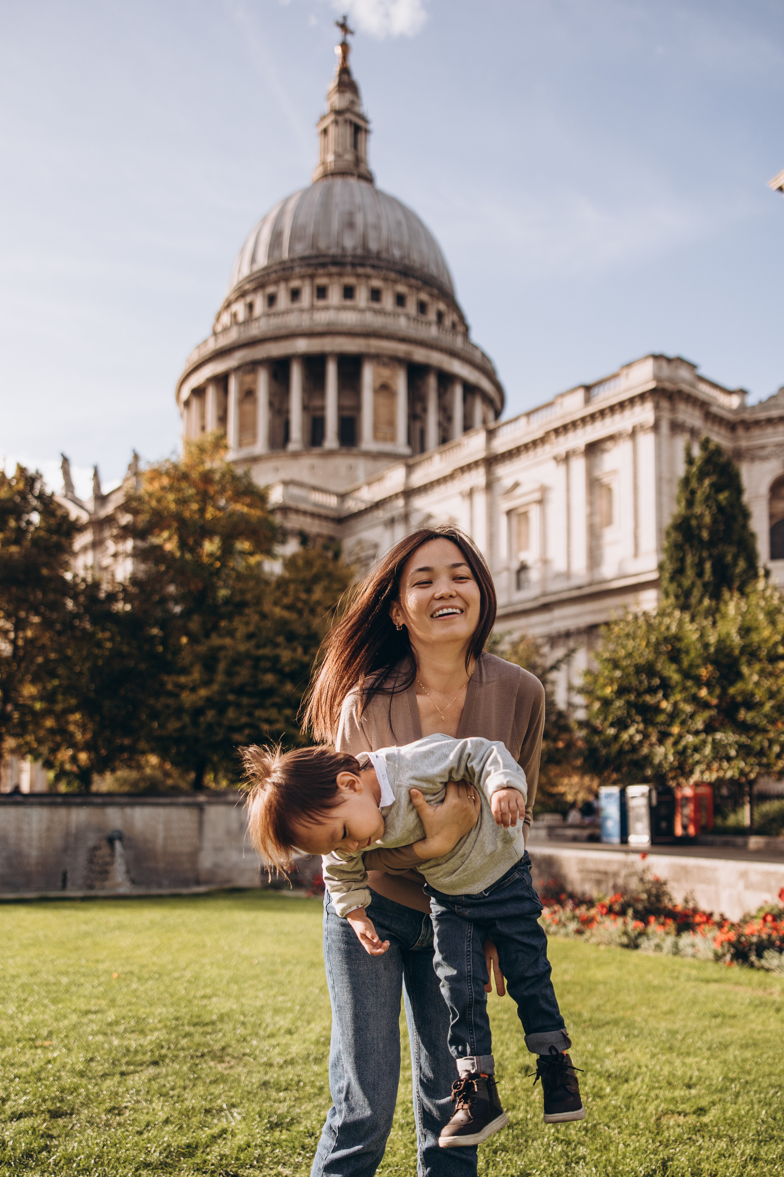 Aidan with parents (St Paul’s Cathedral). Anastasia Klink, Photographer in London