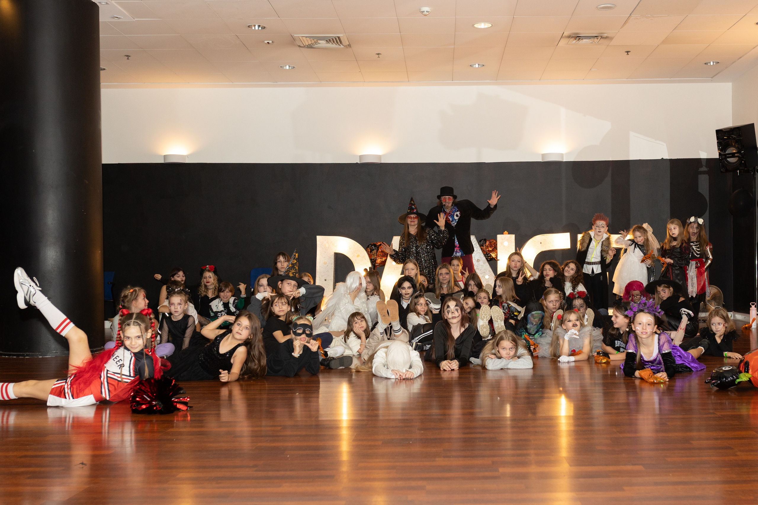 Leo dance studio Helloween 2025. Семейный и детский фотограф в Варшаве Мила Бобровская