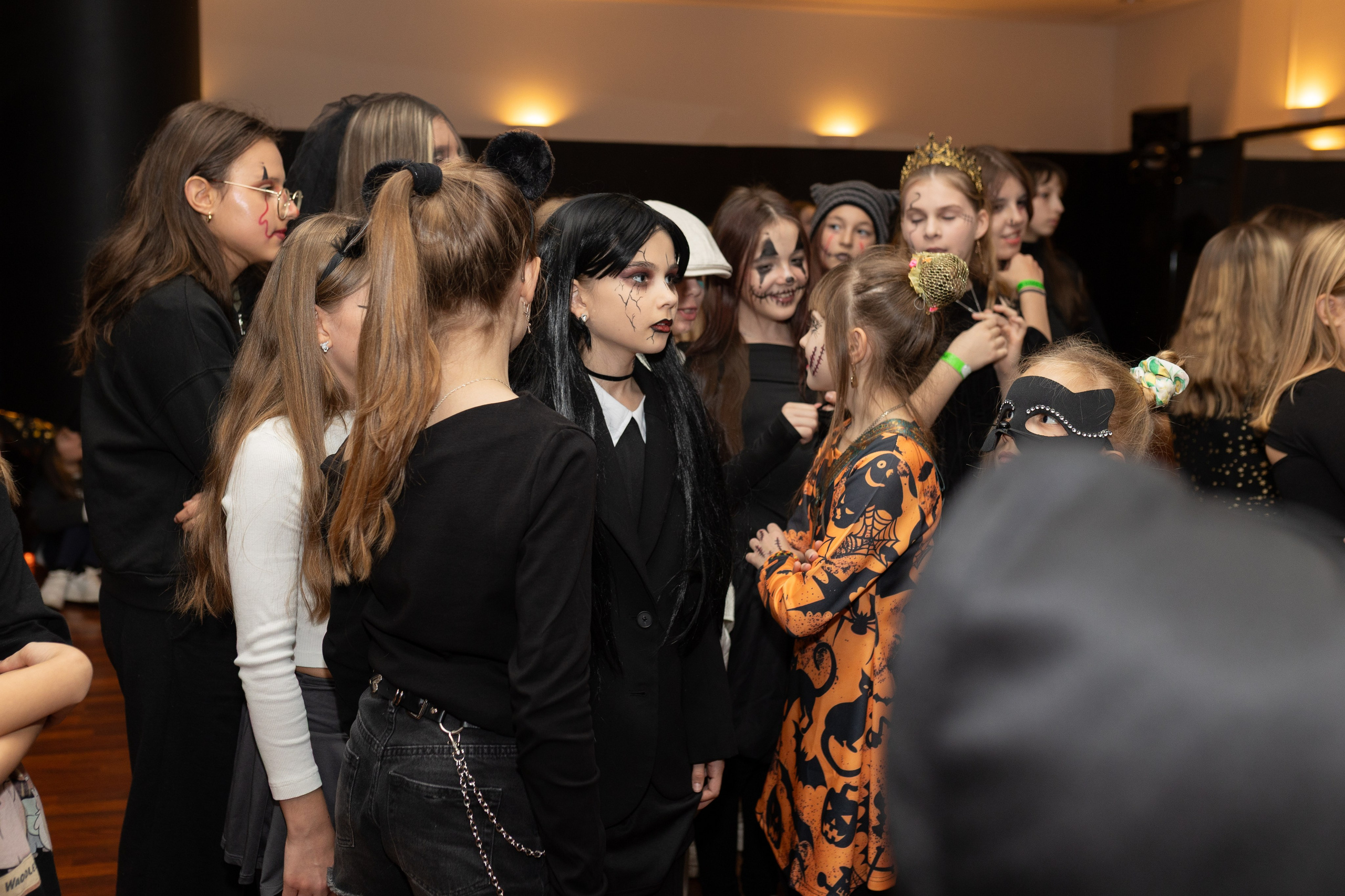 Leo dance studio Helloween 2025. Семейный и детский фотограф в Варшаве Мила Бобровская