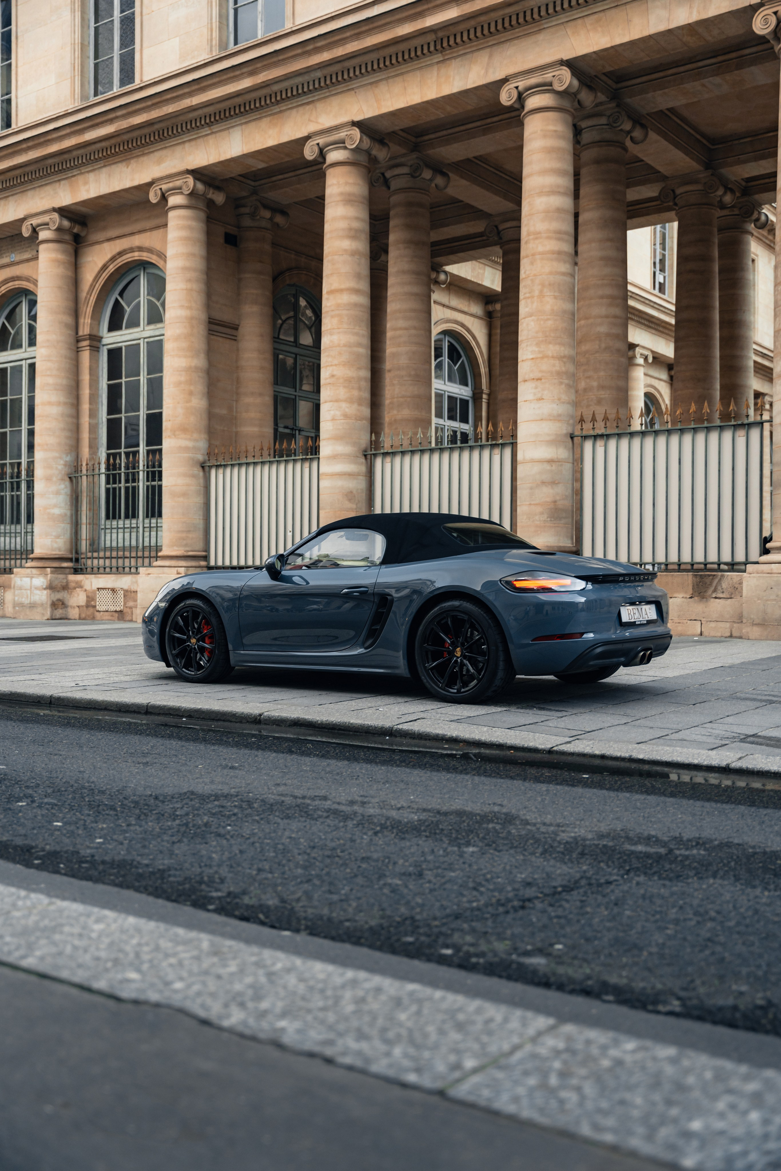 Porsche 718 Boxster. Photographer in Paris — Vitalii Motruk