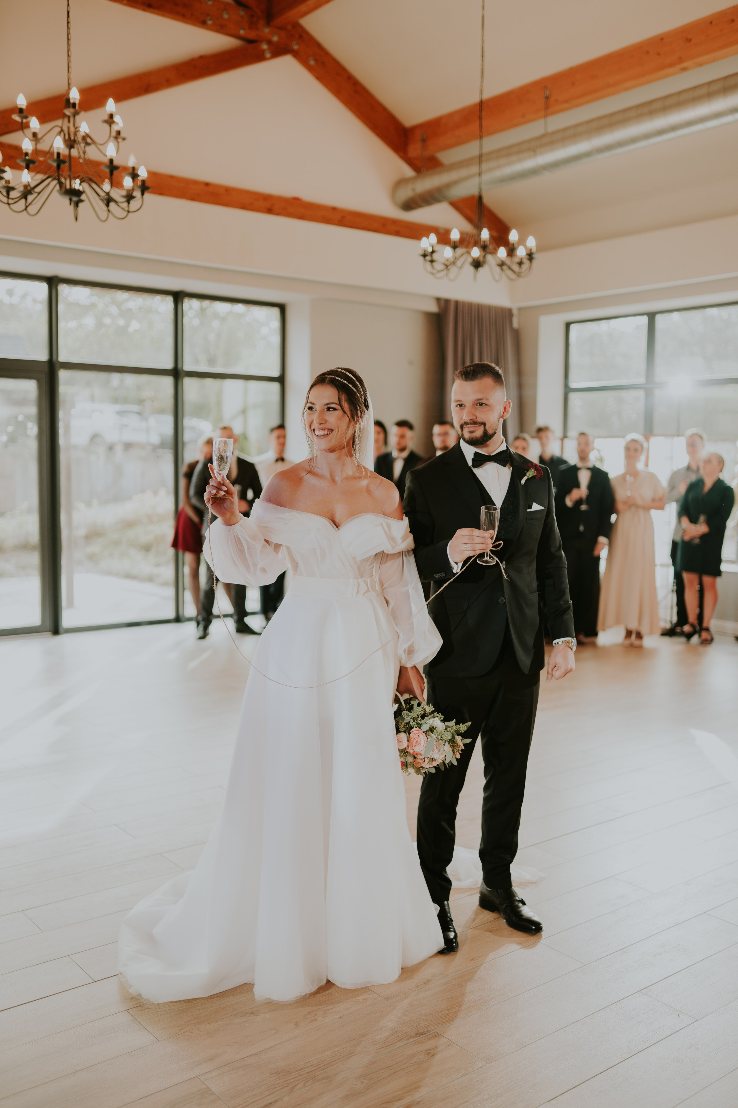 Sala Koralowa w Jaworzu: Opowieść o ślubie Nikoli i Kacpra. Karkowskafoto - fotografia miłości