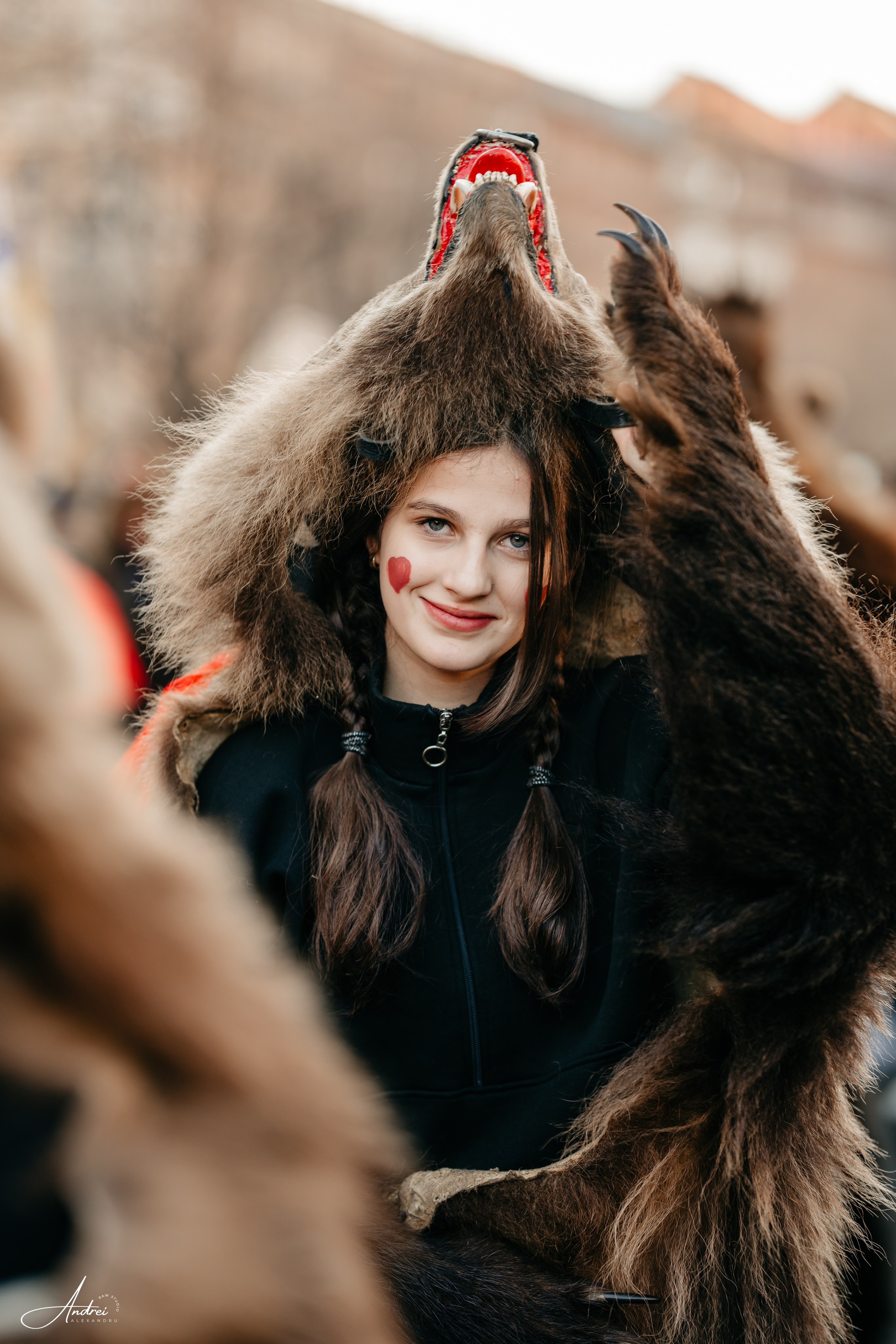 Ediția a XXVII-a a Festivalului de Datini și Obiceiuri Strămoșești Comănești. Raw Studio. Fotograful tau de nunta!